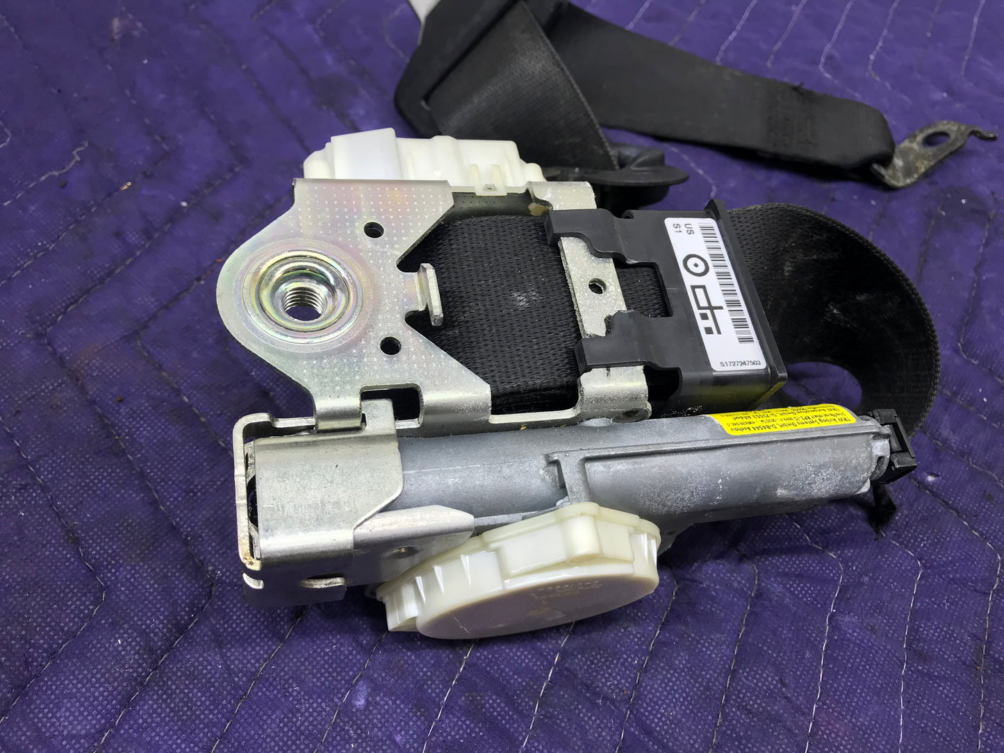 F3X FRONT LEFT DRIVER SIDE SEAT BELT UNIT SKU 246