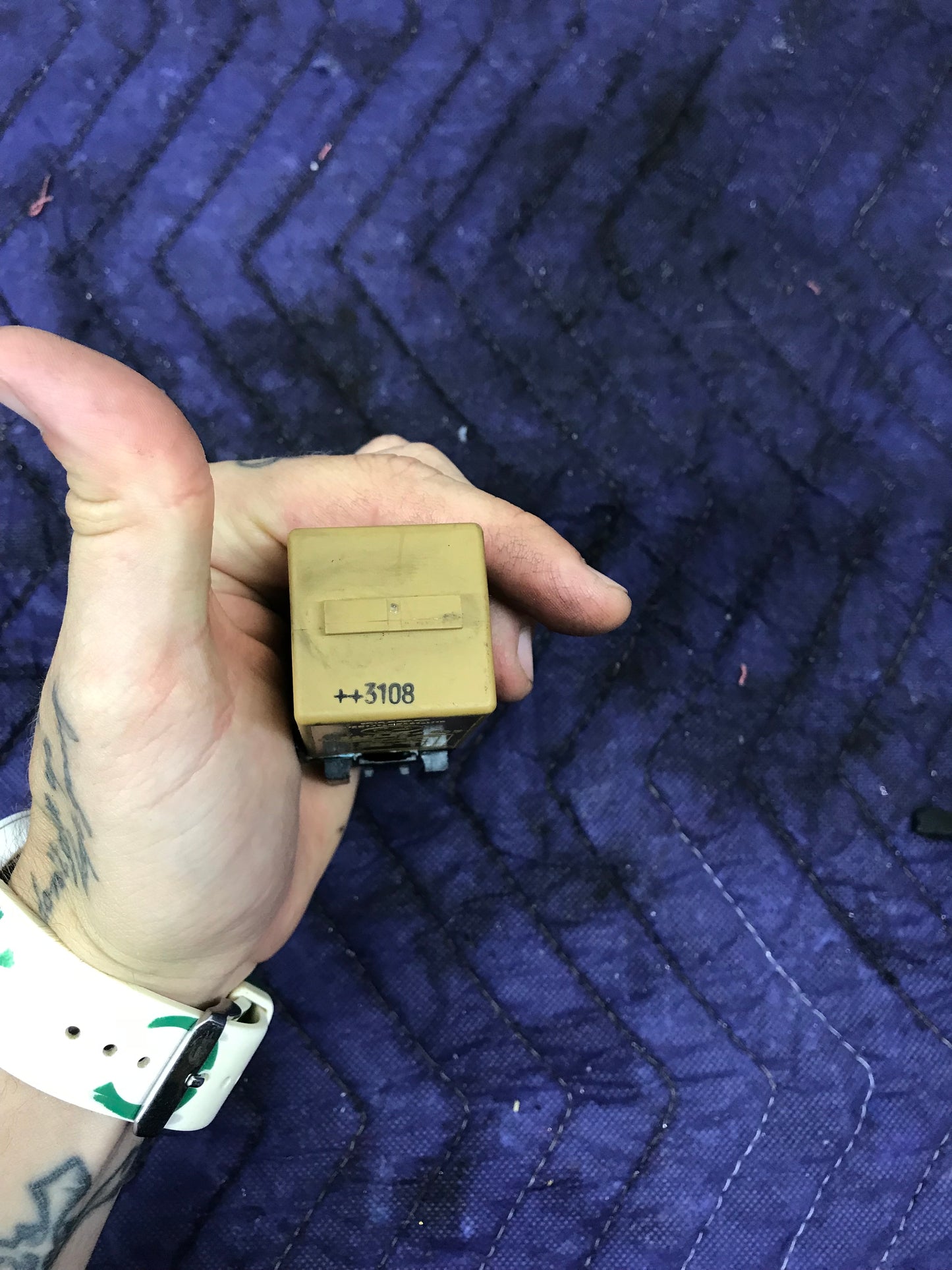 BMW E60 E46 WINDSHIELD WIPER RELAY FUSE BOX - FOR CANADA CUSTOMER, PRICE INCLUDE SHIPPING TO CANADA