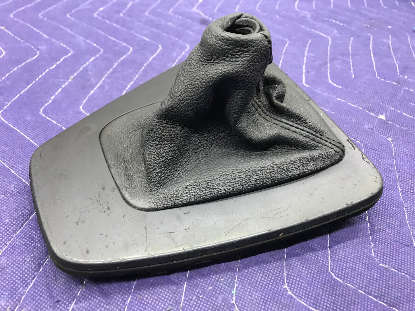 2004-2013 E9X AUTOMATIC TRANSMISSION SHIFTER GEAR TRIM W/LEATHER BOOT SKU 117