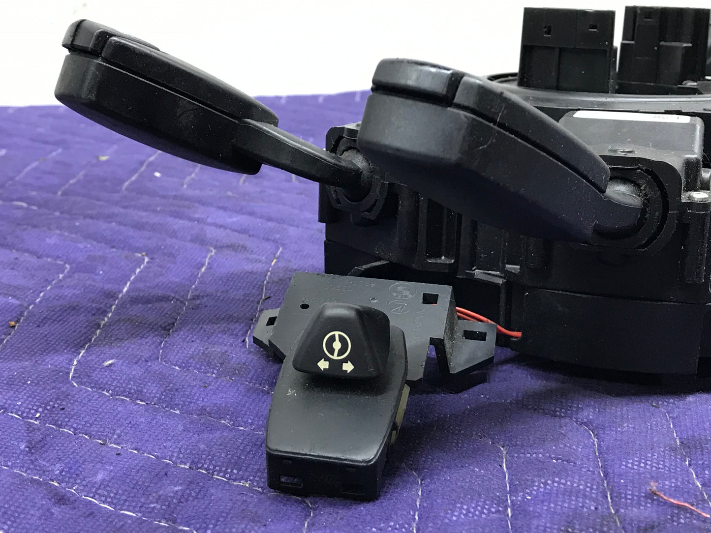 E60 LCI SWITCH MULTIFUNCTION UNIT STEERING COLUMN W/ HEIGHT ADJUSTMENT BUTTON SKU 209
