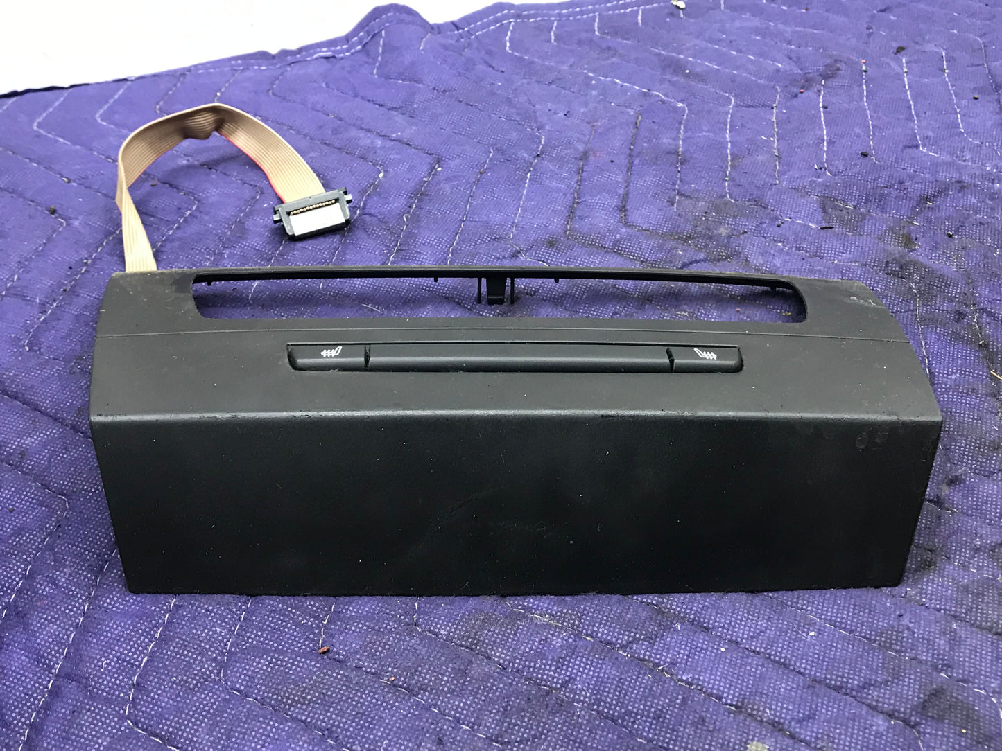 E9X CENTER CONSOLE HEATED SEATS SWITCH W/TRIM SKU 285