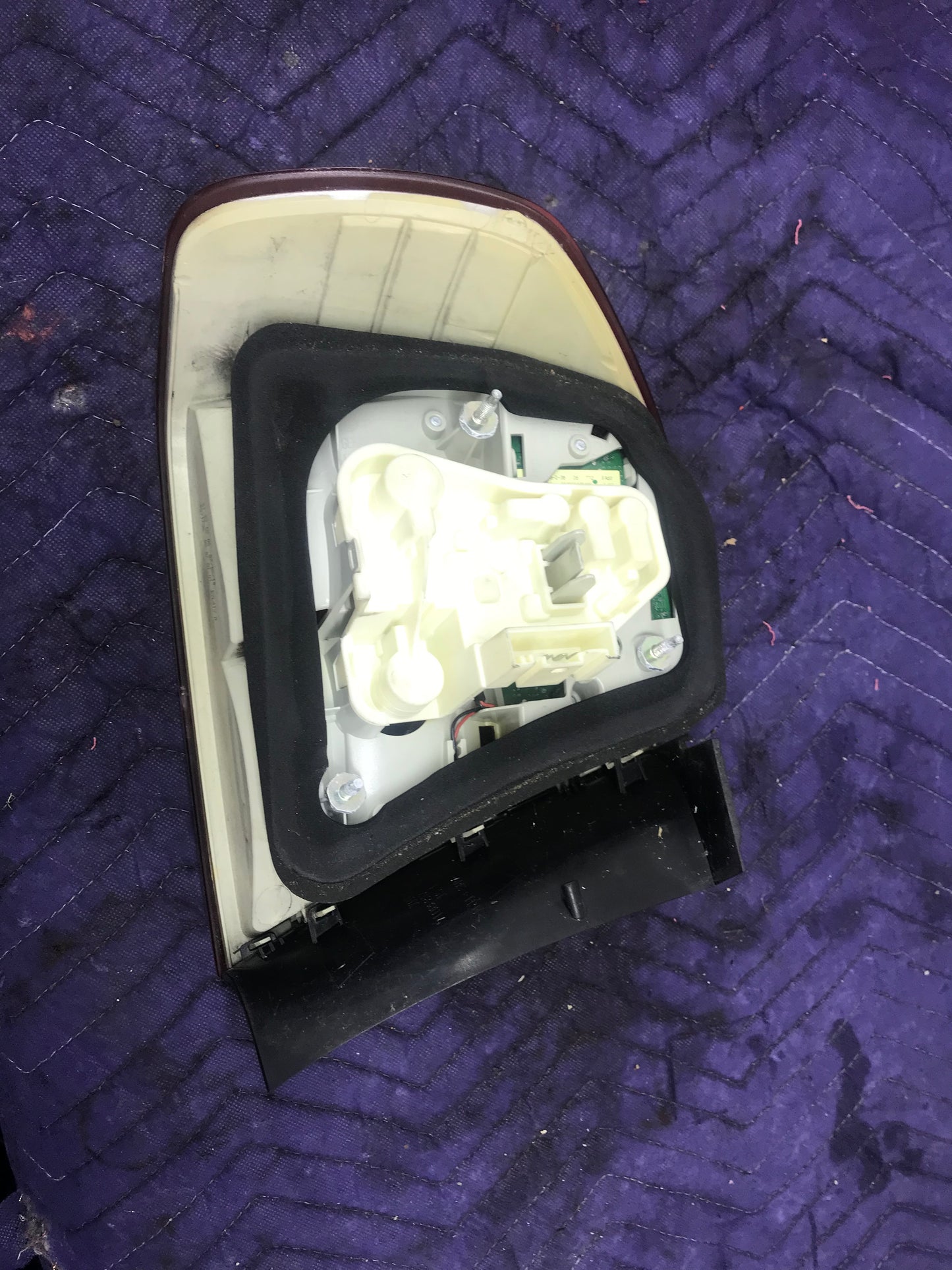 E90 - 2009 2010 2011 PASSENGER REAR BREAK TAIL LIGHT LAMP 4871736 SKU 330