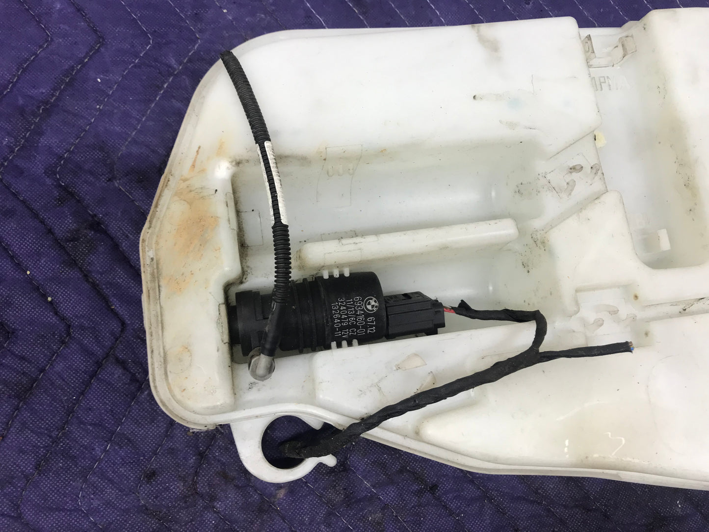 F10 WASHER FLUID RESERVOIR BOTTLE WINDSHIELD SKU 261