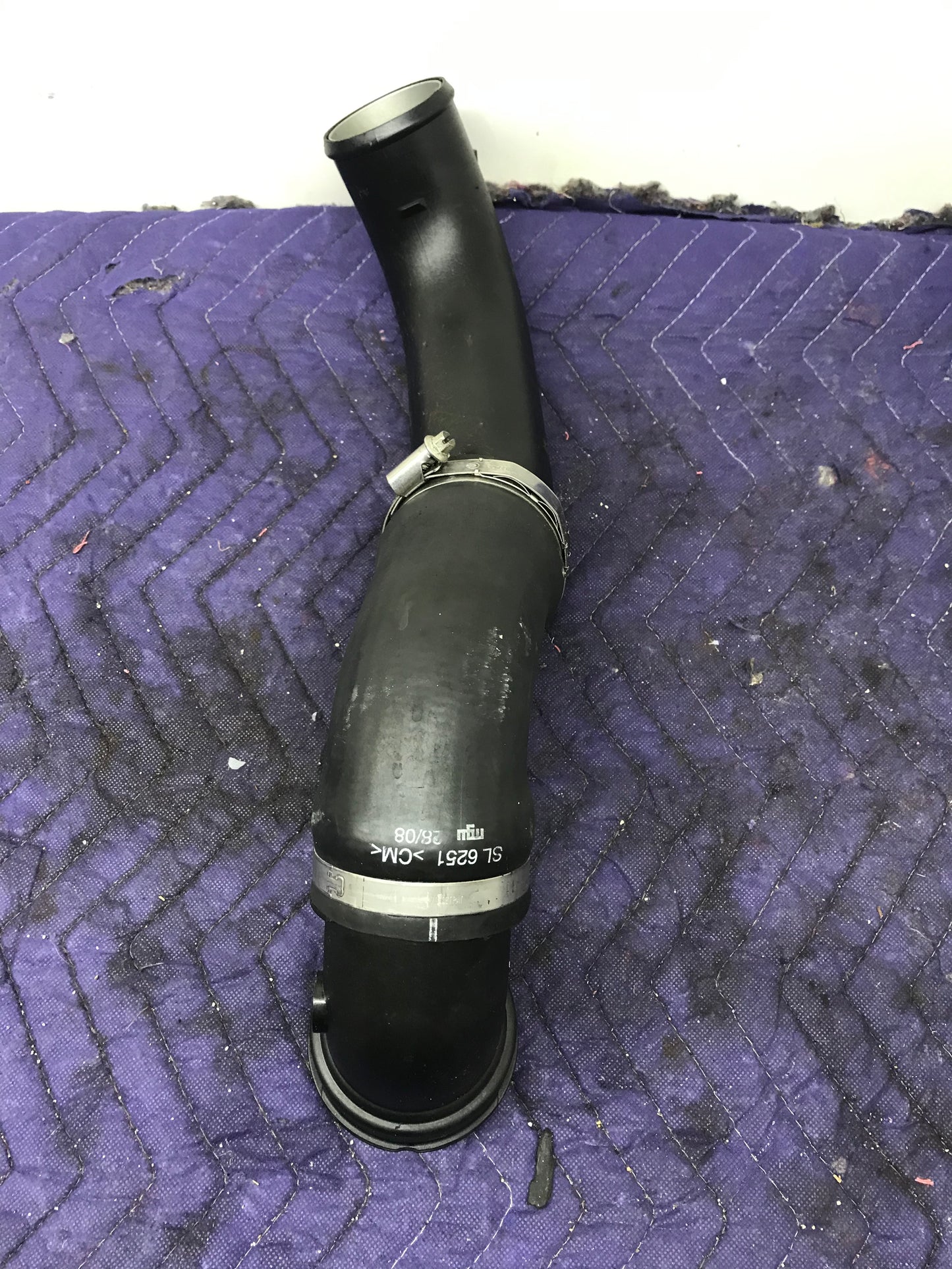 BMW 535 E60 2008-2010 INTERCOOLER AIR INTAKE DUCT TUBE INDUCTION PIPE OEM SKU 400