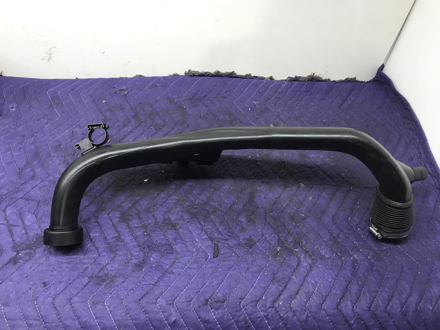 BMW E60 E90 535 2006-2013 AIR INTAKE INDUCTION TURBO INLET OEM SKU 401