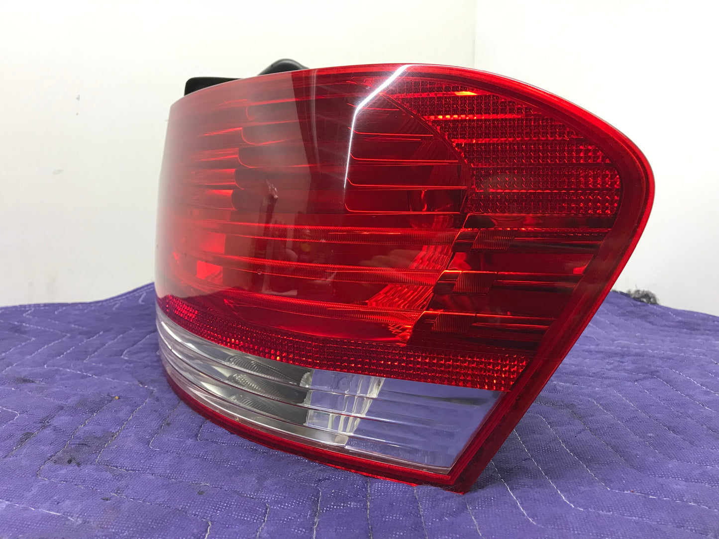 2006-2013 E88/E82 REAR RIGHT TAILLIGHT PASSENGER SIDE SKU 220