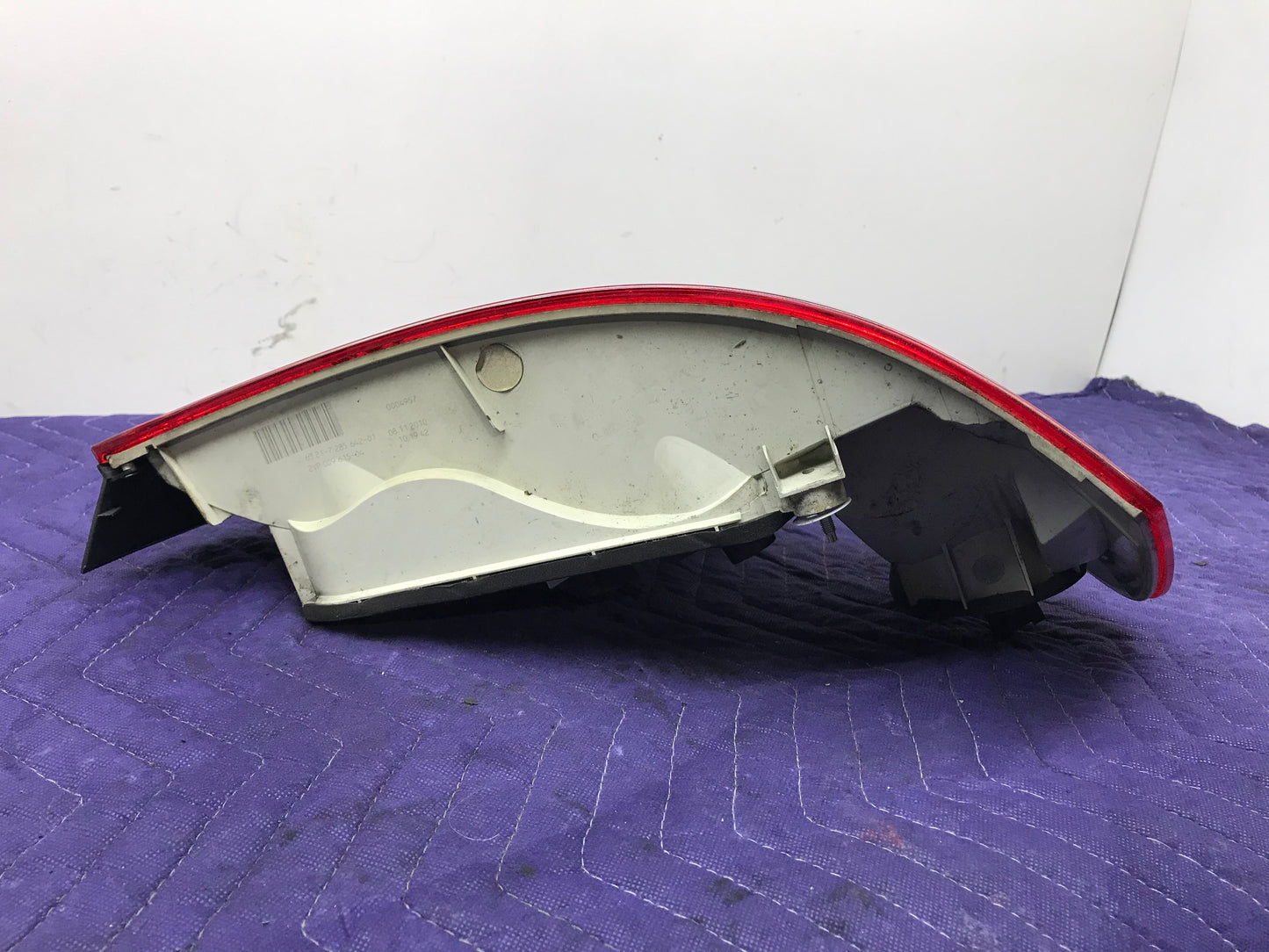 2006-2013 E88/E82 REAR RIGHT TAILLIGHT PASSENGER SIDE SKU 220