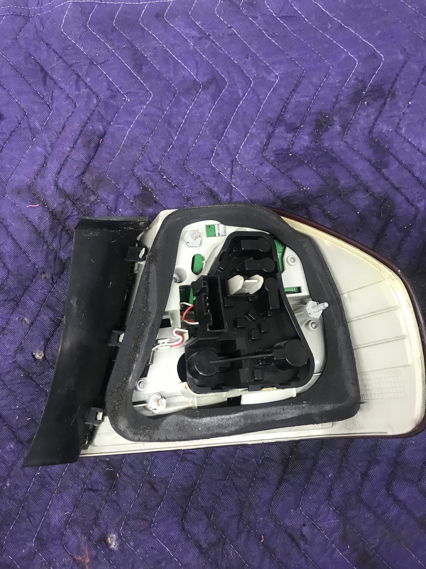 E90 DRIVER SIDE LEFT TAIL LIGHT LAMP 2009-2011 SKU 349