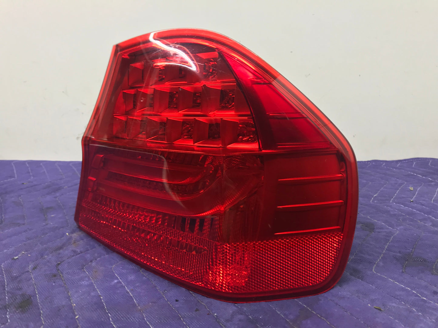 E90 REAR RIGHT SIDE TAILLIGHT LCI SKU 215