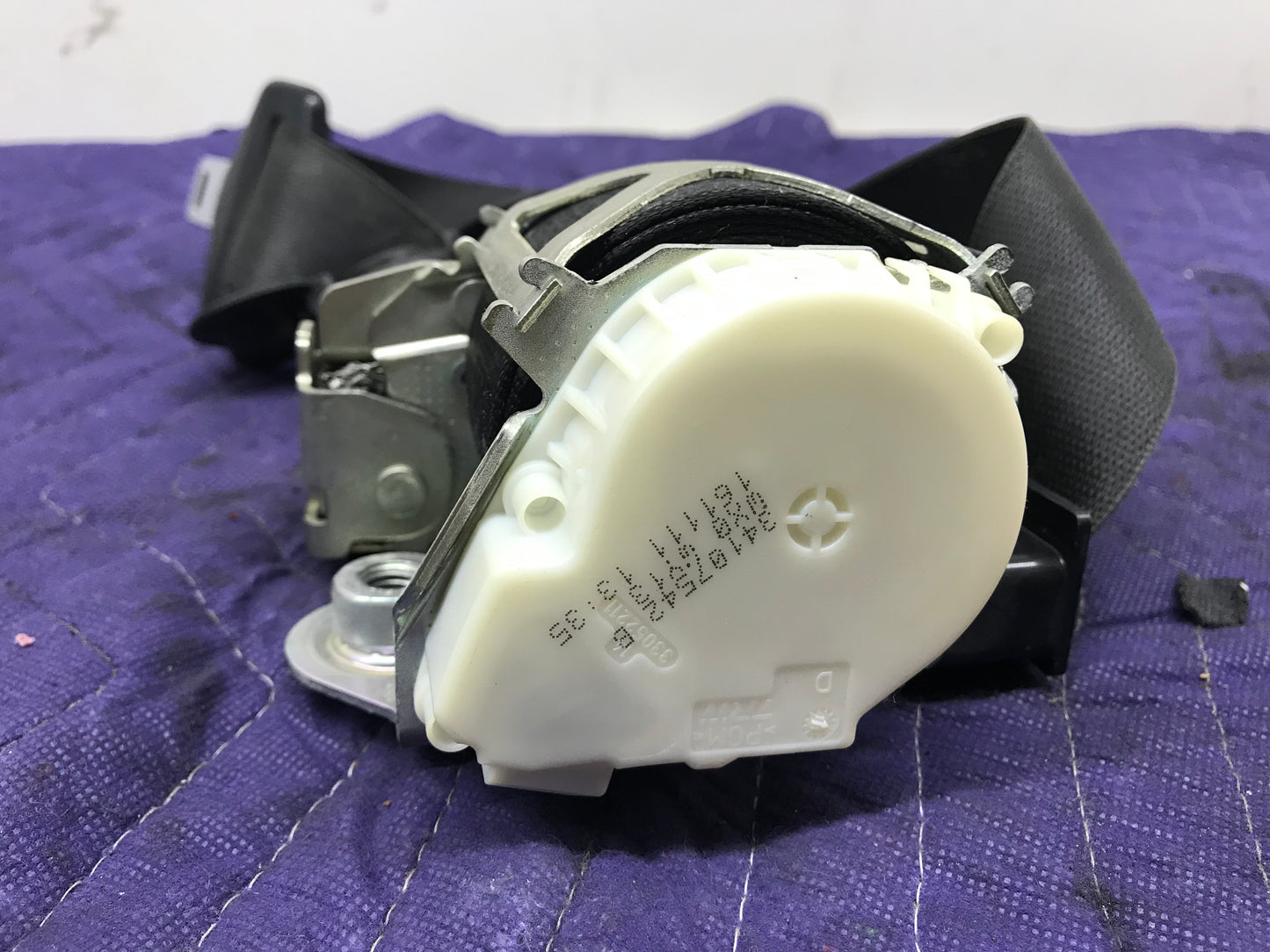 F3X FRONT LEFT DRIVER SIDE SEAT BELT UNIT SKU 246