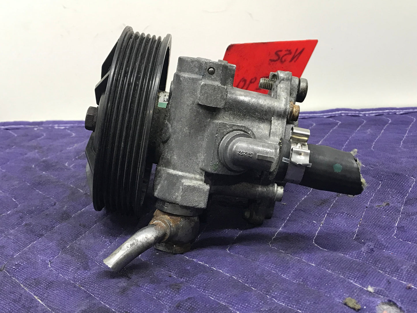 E90 N52 ENGINE POWER STEERING PUMP W/PULLEY SKU 163