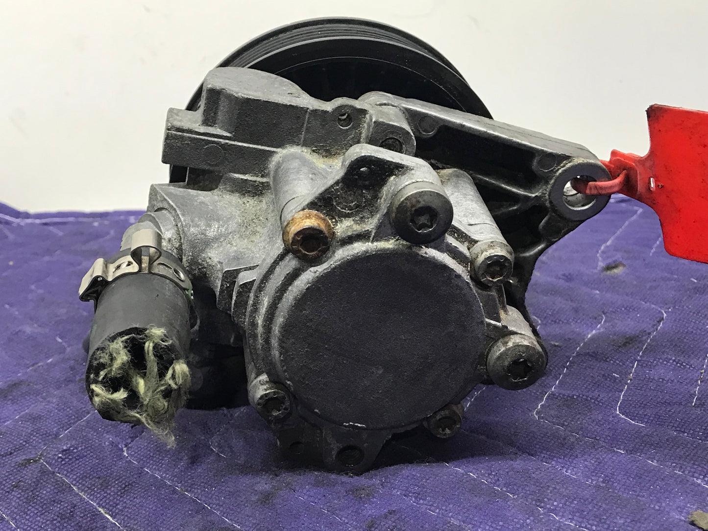 E90 N52 ENGINE POWER STEERING PUMP W/PULLEY SKU 163