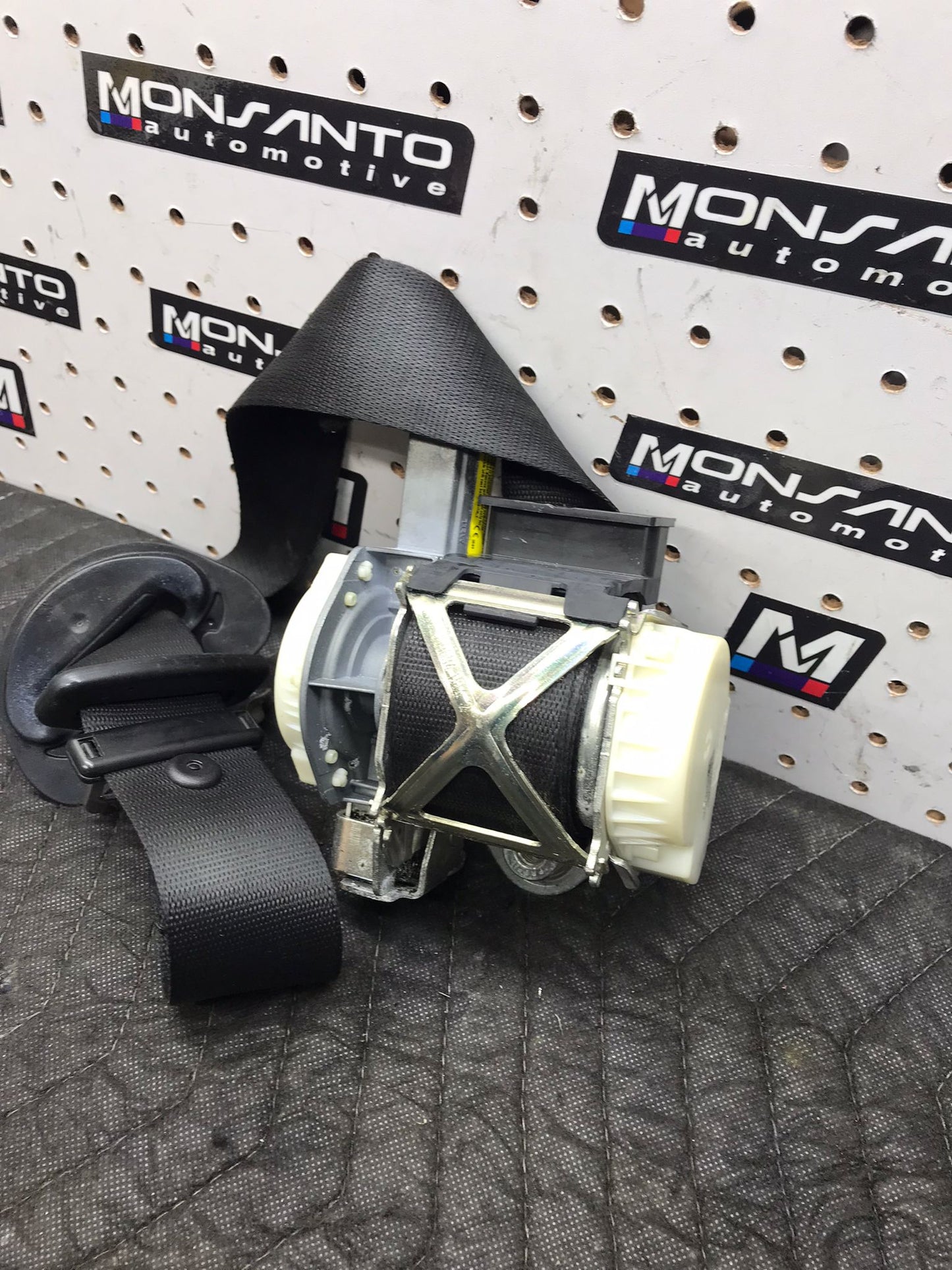 BMW FRONT LEFT DRIVER SEAT BELT RETRACTOR BLACK OEM F30 328I SKU 1419