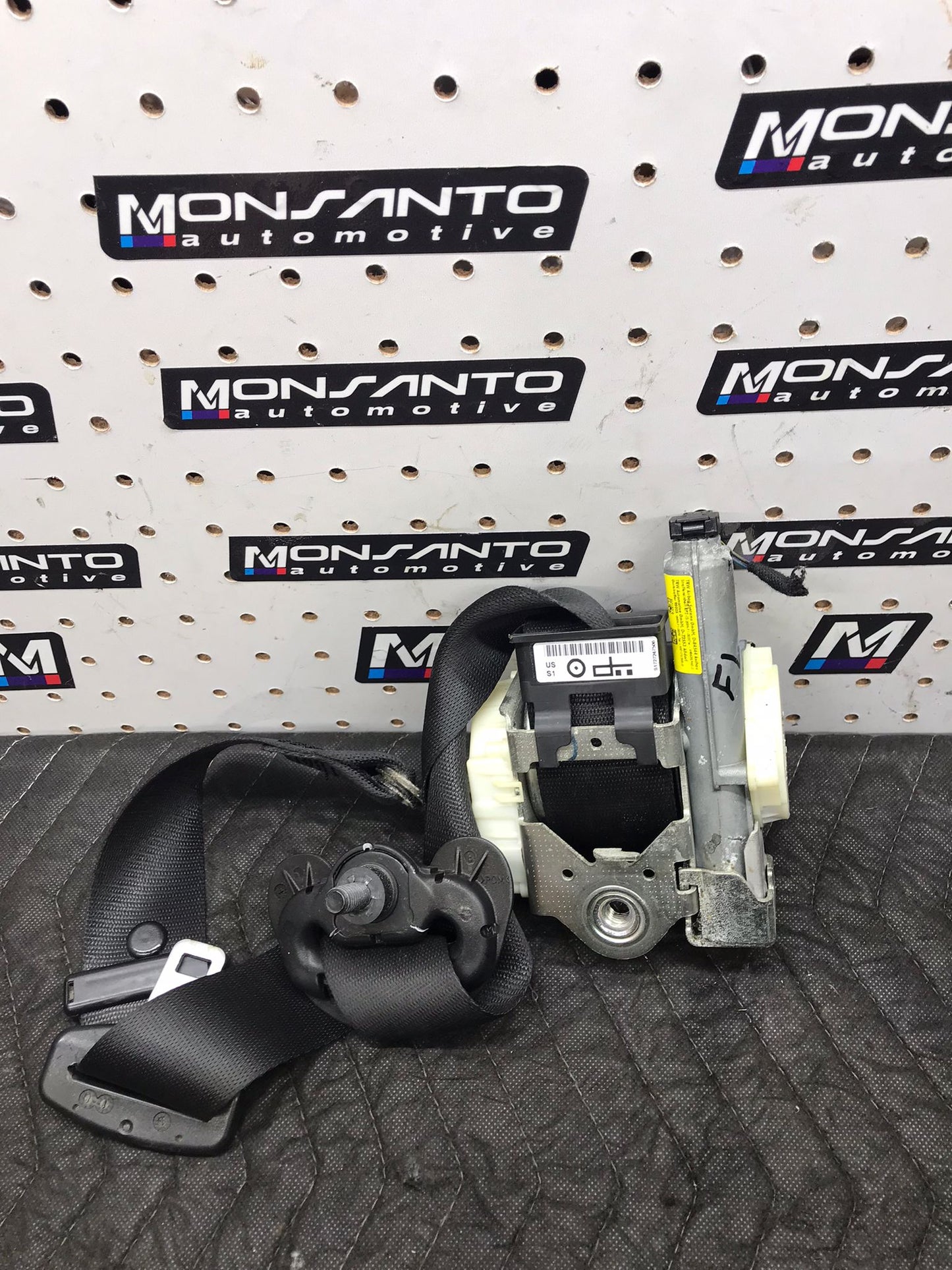 BMW FRONTRIGHT PASSANGER SEAT BELT RETRACTOR BLACK OEM F30 328I SKU 1420