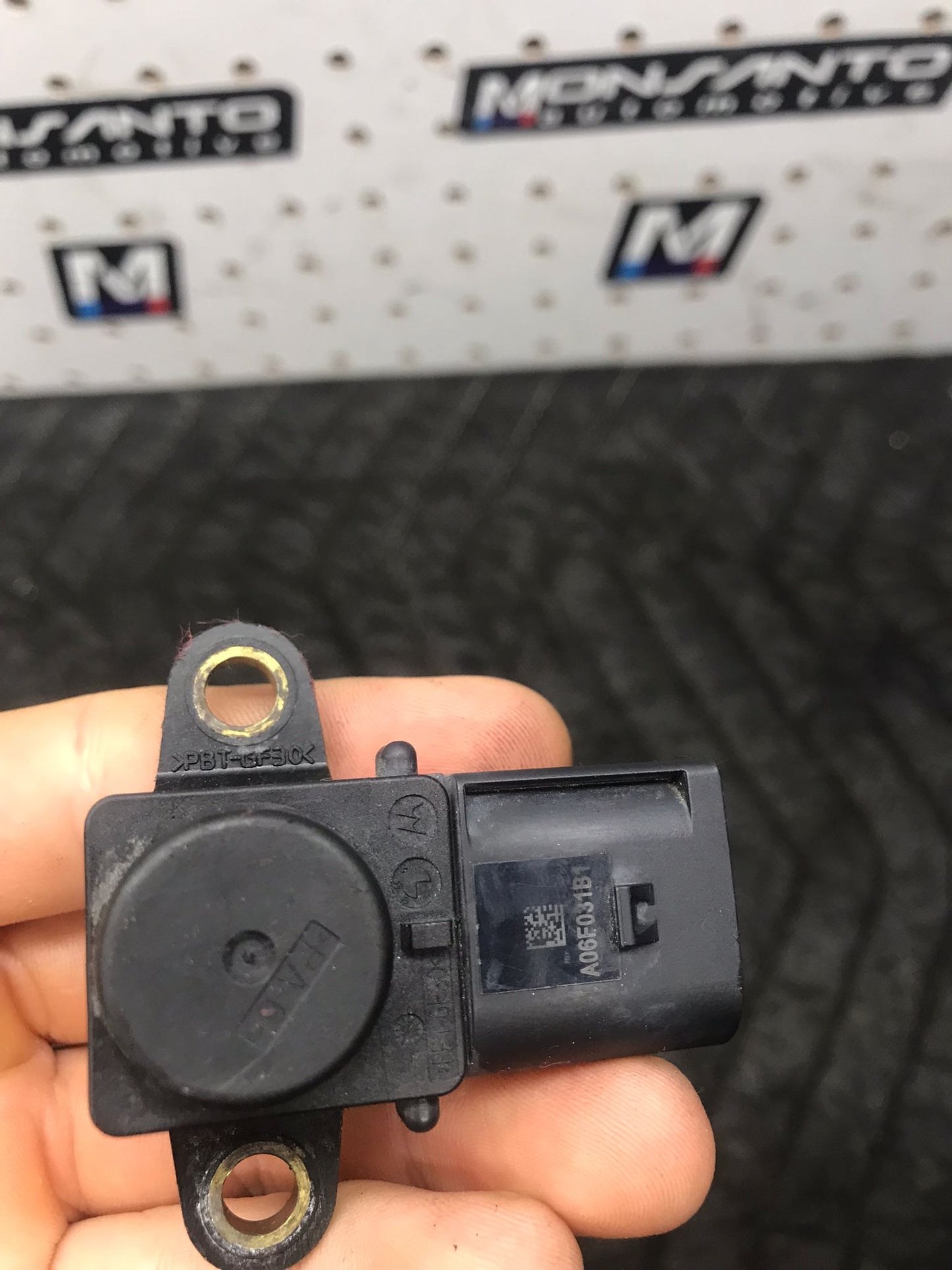 06-11 BMW 135 335 535 N52 MANIFOLD PRESSURE DIFFERENTIAL SENSOR SKU 1432