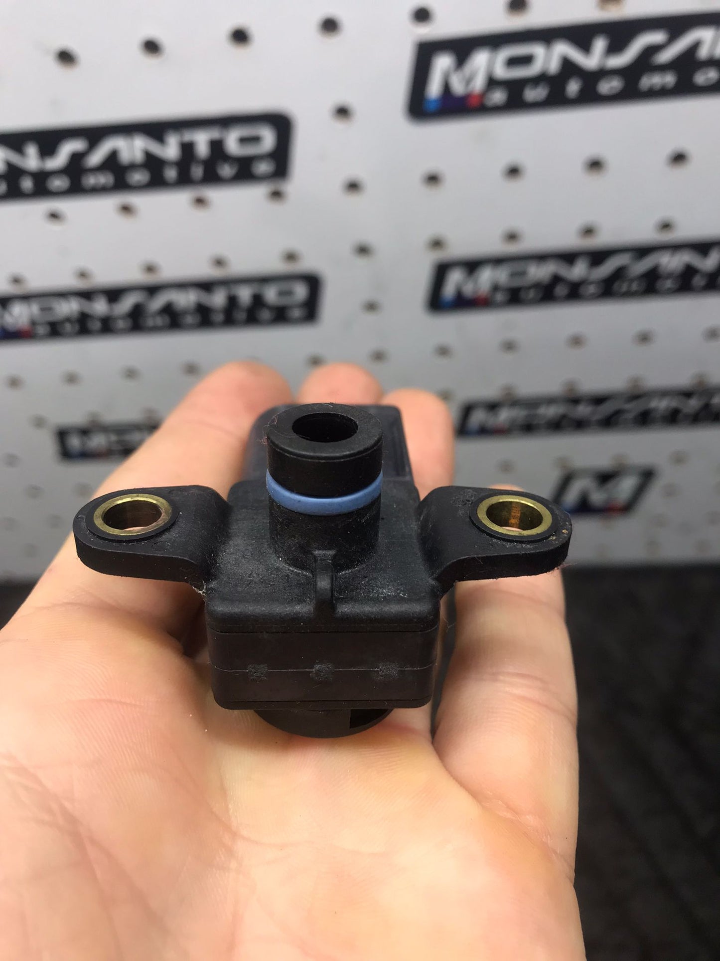 06-11 BMW 135 335 535 N52 MANIFOLD PRESSURE DIFFERENTIAL SENSOR SKU 1432