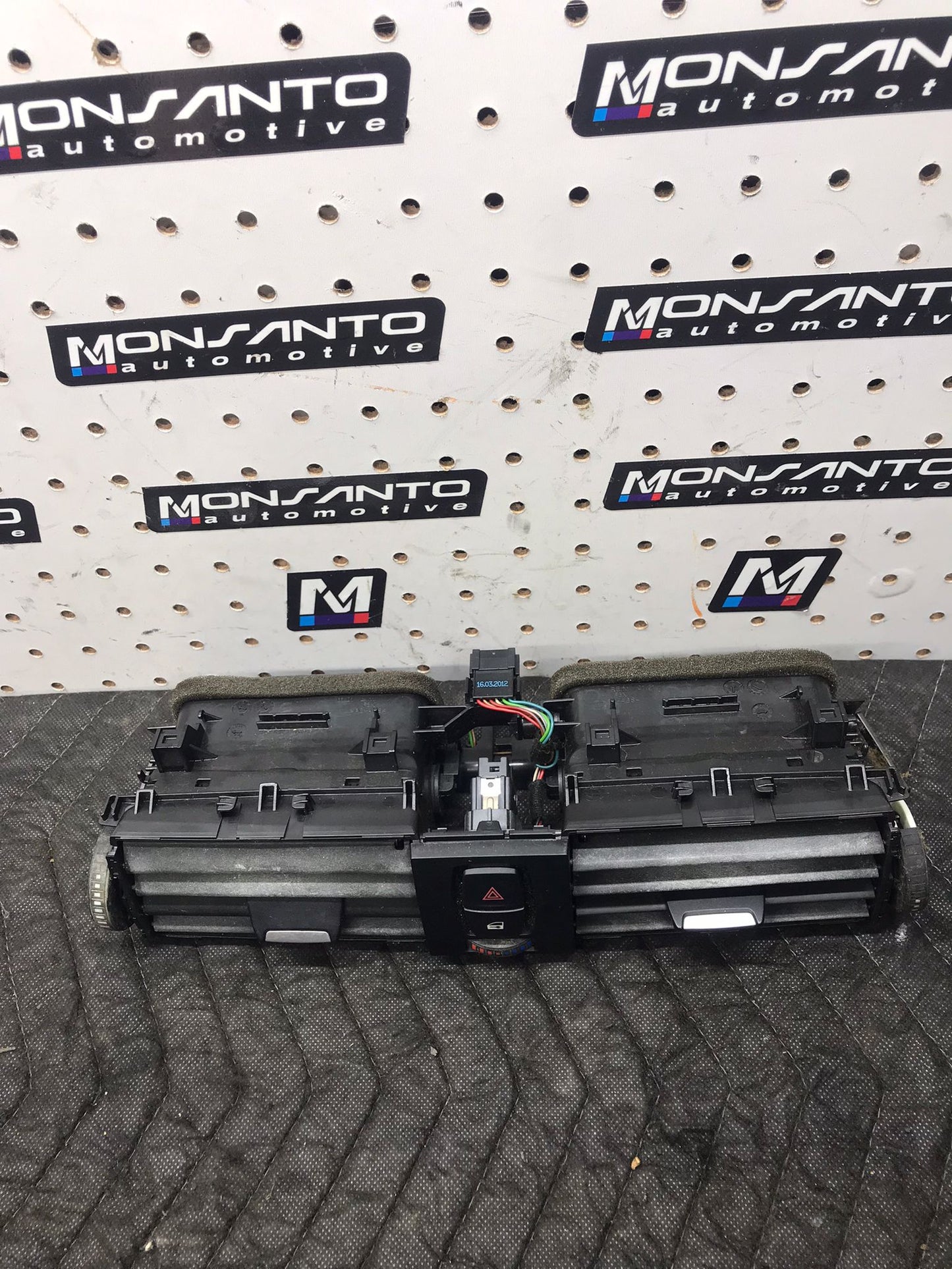 FRESH AIR GRILL CENTER VENT OEM BMW 328I F30 2012-2018 SKU 1444