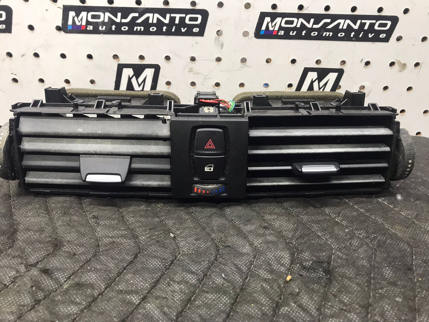 FRESH AIR GRILL CENTER VENT OEM BMW 328I F30 2012-2018 SKU 1444