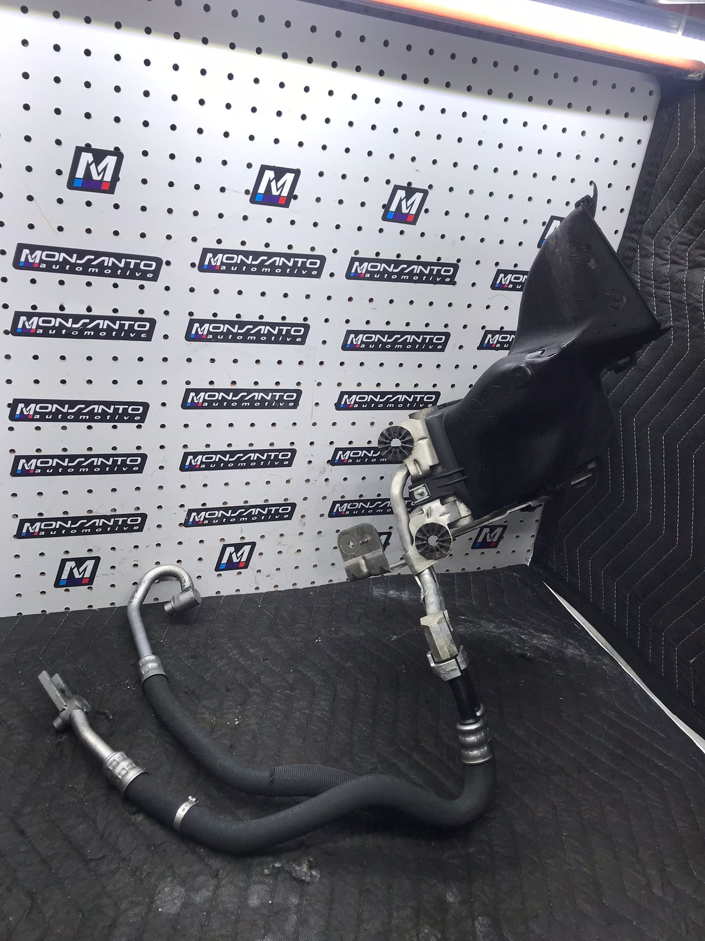 07-15 BMW OEM E90 E92 X1 S65 N54 N55 RIGHT PASSENGER ENGINE OIL COOLER RADIATOR SKU 1540