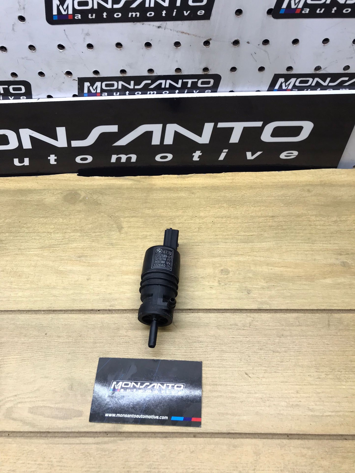2010-2016 F30 BMW 328I 320I 335I WINDSHIELD WASHER PUMP OEM SKU 1557