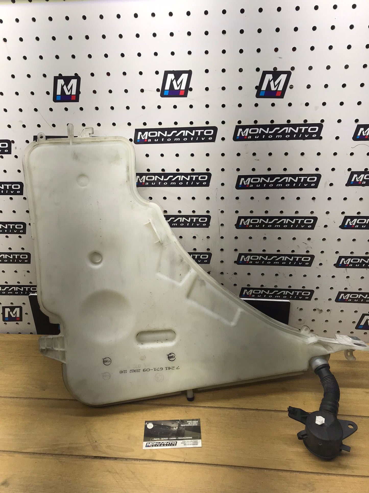 BMW 3 SERIES F30 328I SEDAN 2.0L WINDSHIELD WASHER FLUID BOTTLE TANK 2012-2018 SKU 1570