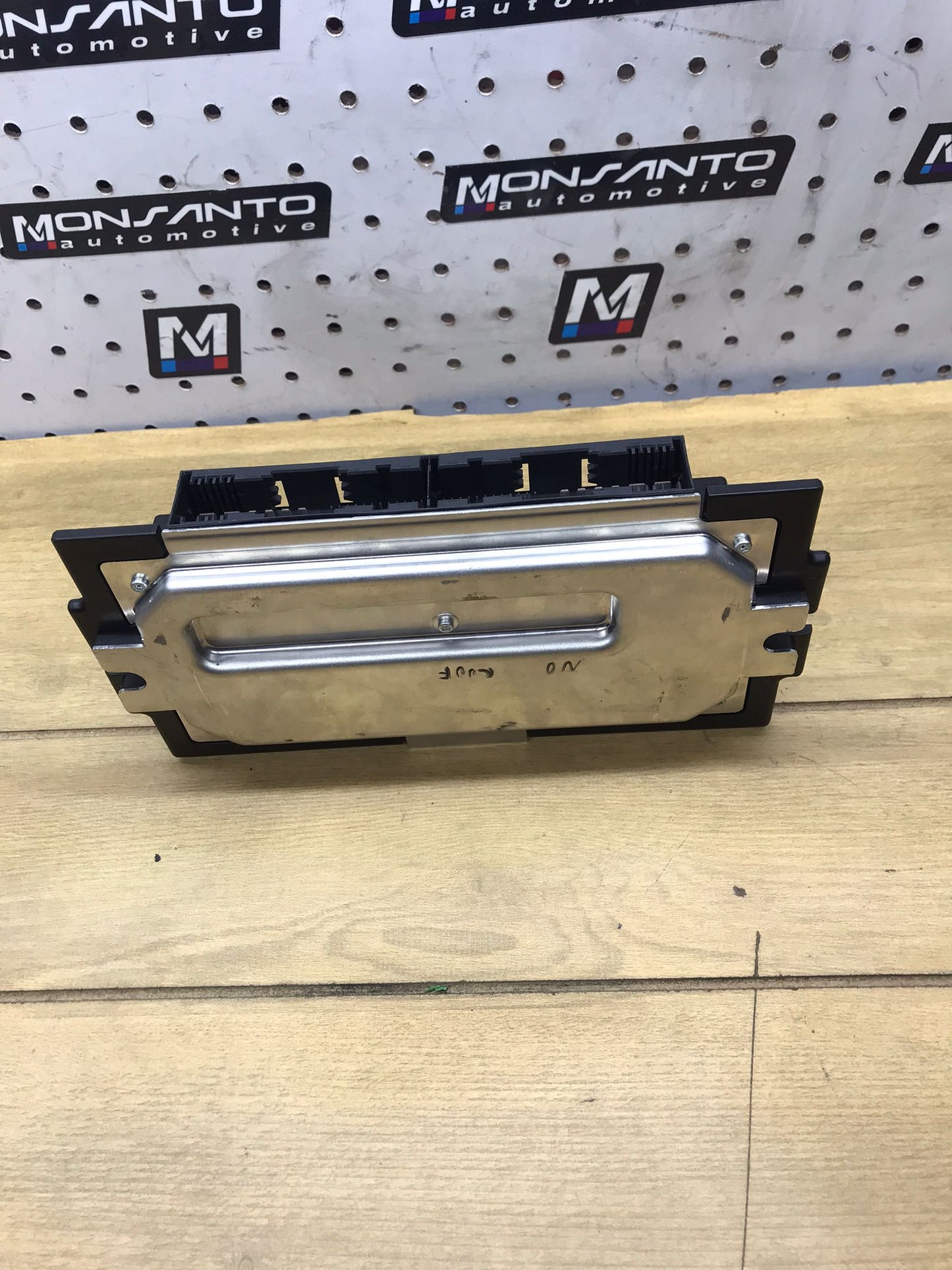 06-08 BMW 323 325 328 335 FRM II FOOTWELL LIGHT CONTROL MODULE AHL SKU 1592
