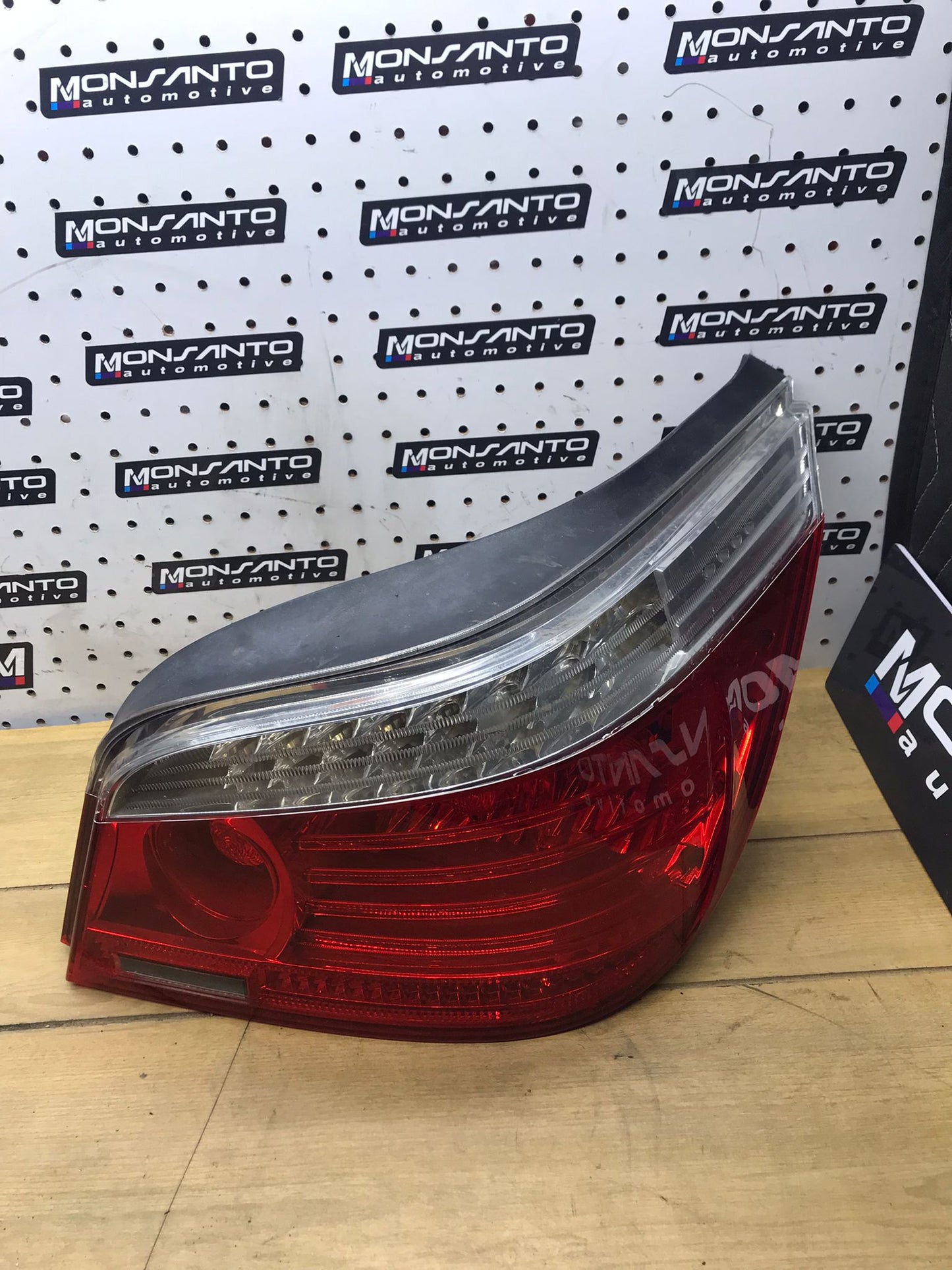 2008-10 BMW E60 525I 530I 535I RIGHT PASSANGER SIDE TAIL LIGHT BRAKE LAMP OEM SKU 1621