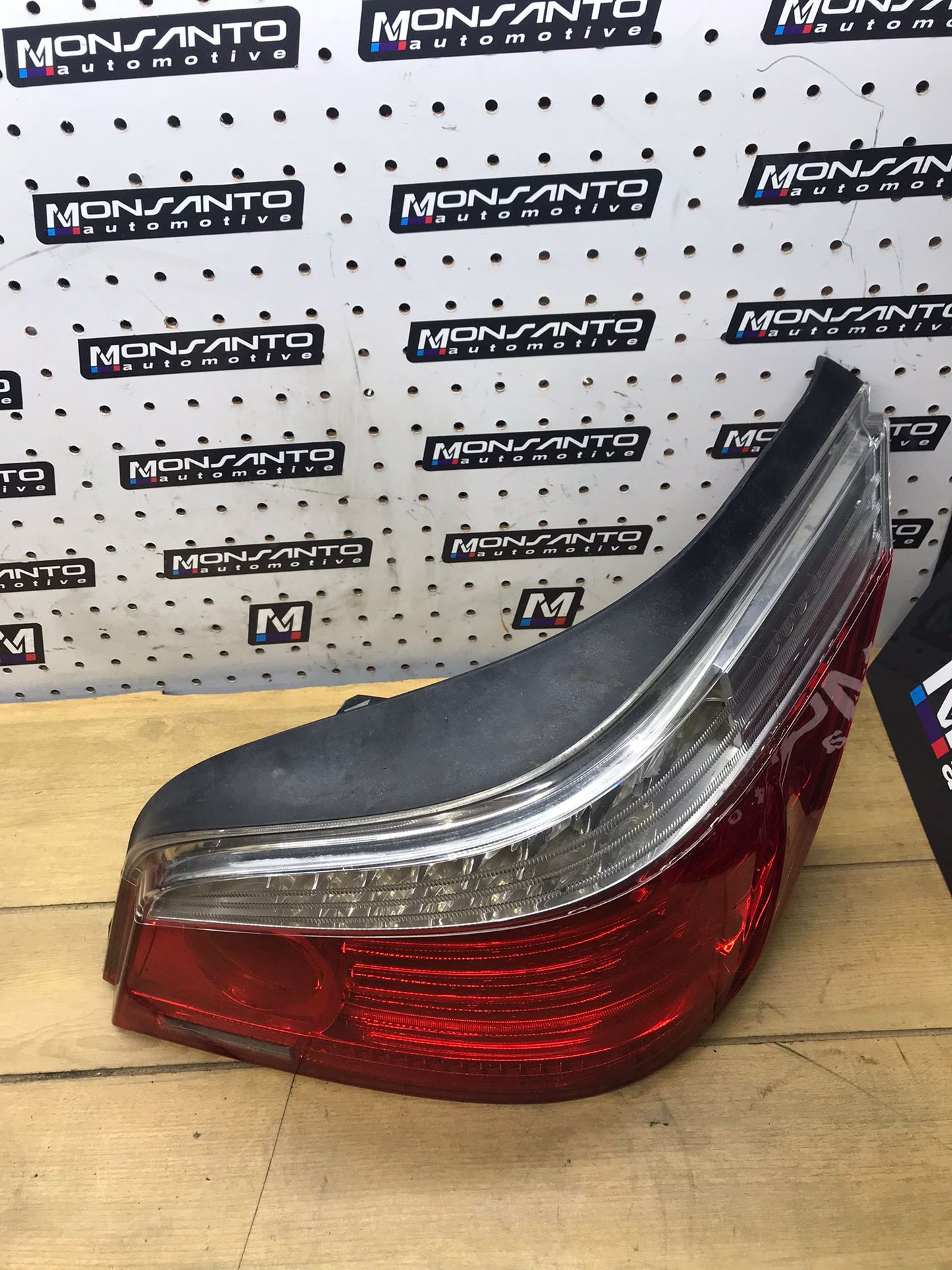 2008-10 BMW E60 525I 530I 535I RIGHT PASSANGER SIDE TAIL LIGHT BRAKE LAMP OEM SKU 1621