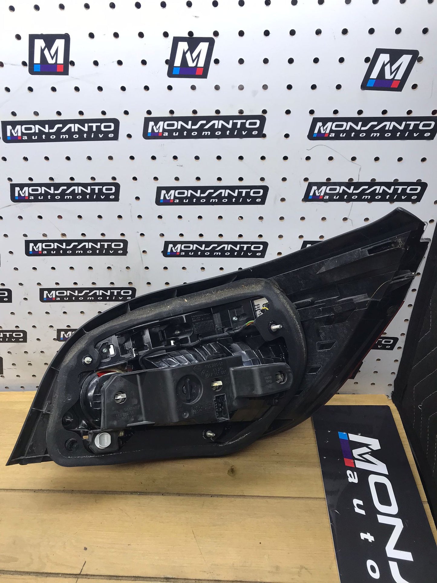 2008-10 BMW E60 525I 530I 535I RIGHT PASSANGER SIDE TAIL LIGHT BRAKE LAMP OEM SKU 1621