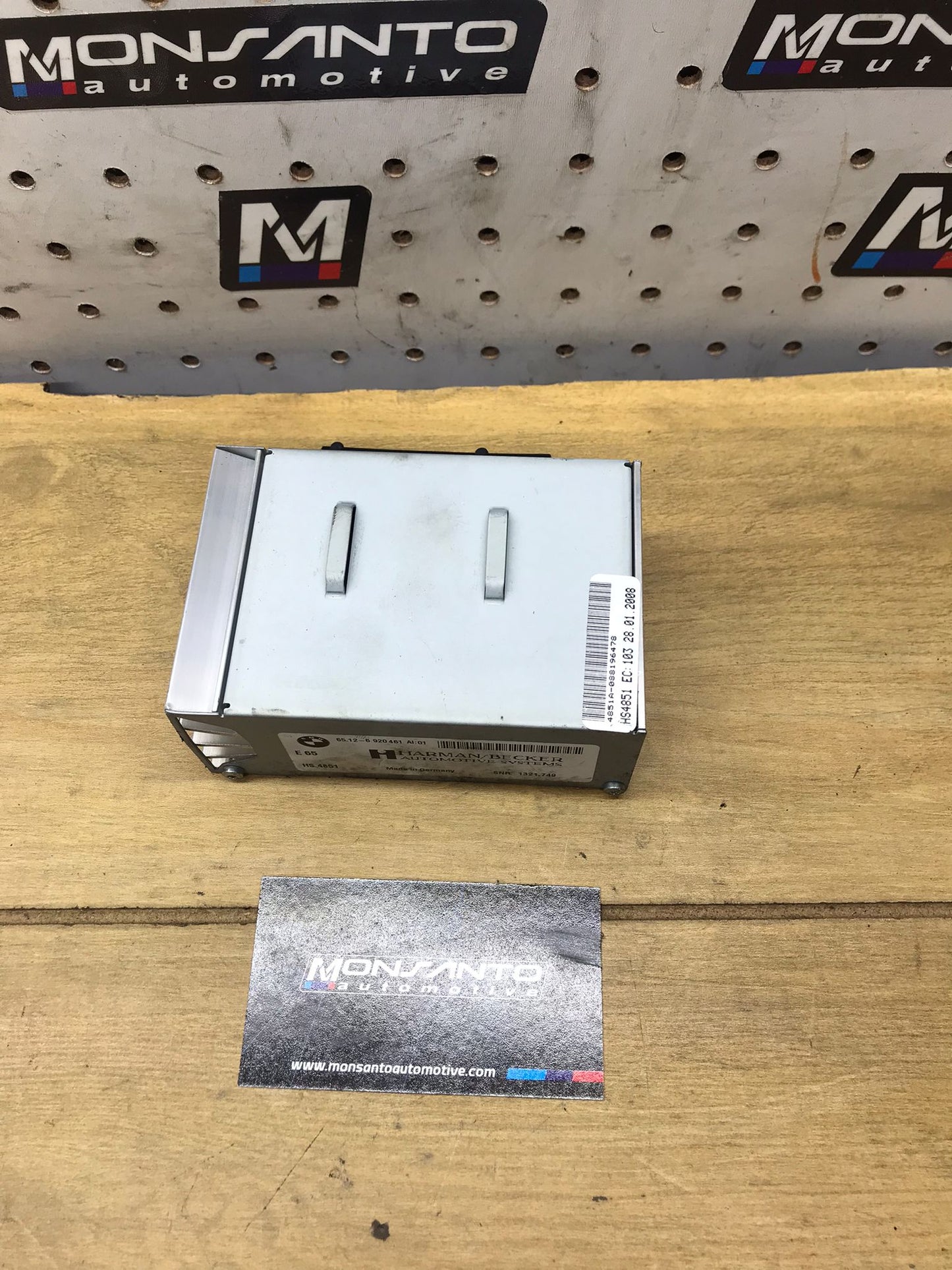 BMW E60 E63 E64 E65 STEREO RADIO AMPLIFIER OEM SKU 1637