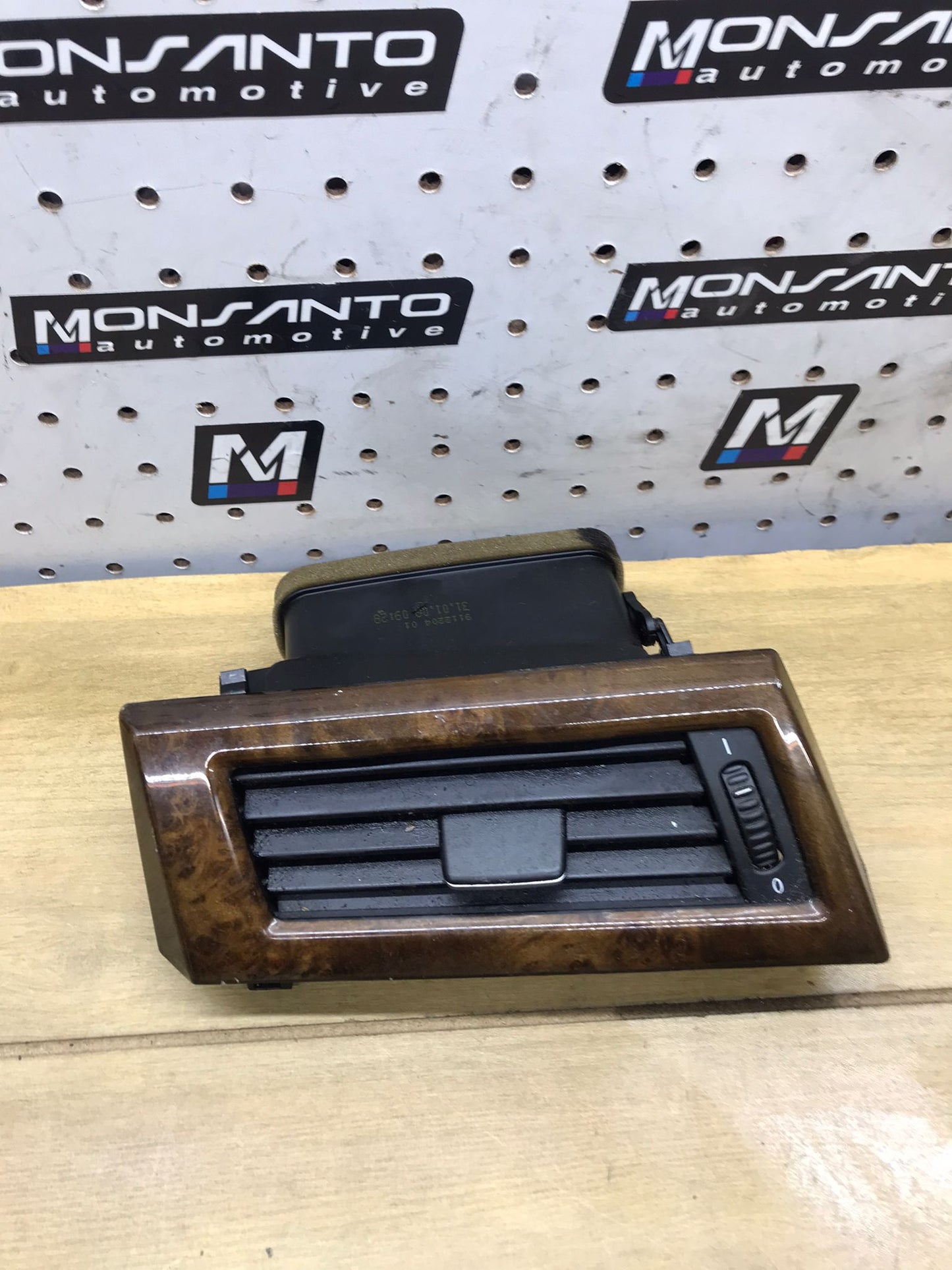 04-10 BMW E60 5 SERIES FRONT LEFT DRIVER SIDE DASH AC HEATER AIR VENT OEM SKU 1641