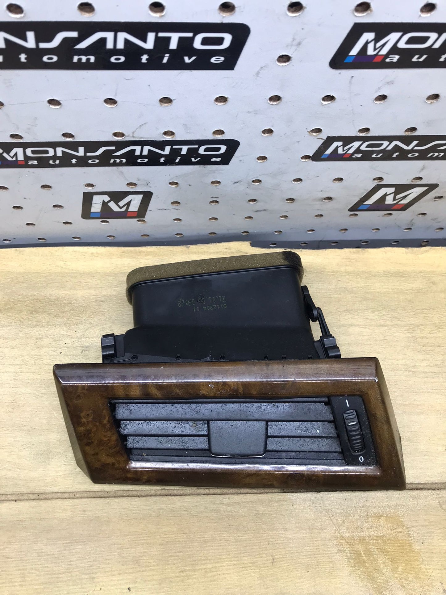04-10 BMW E60 5 SERIES FRONT LEFT DRIVER SIDE DASH AC HEATER AIR VENT OEM SKU 1641