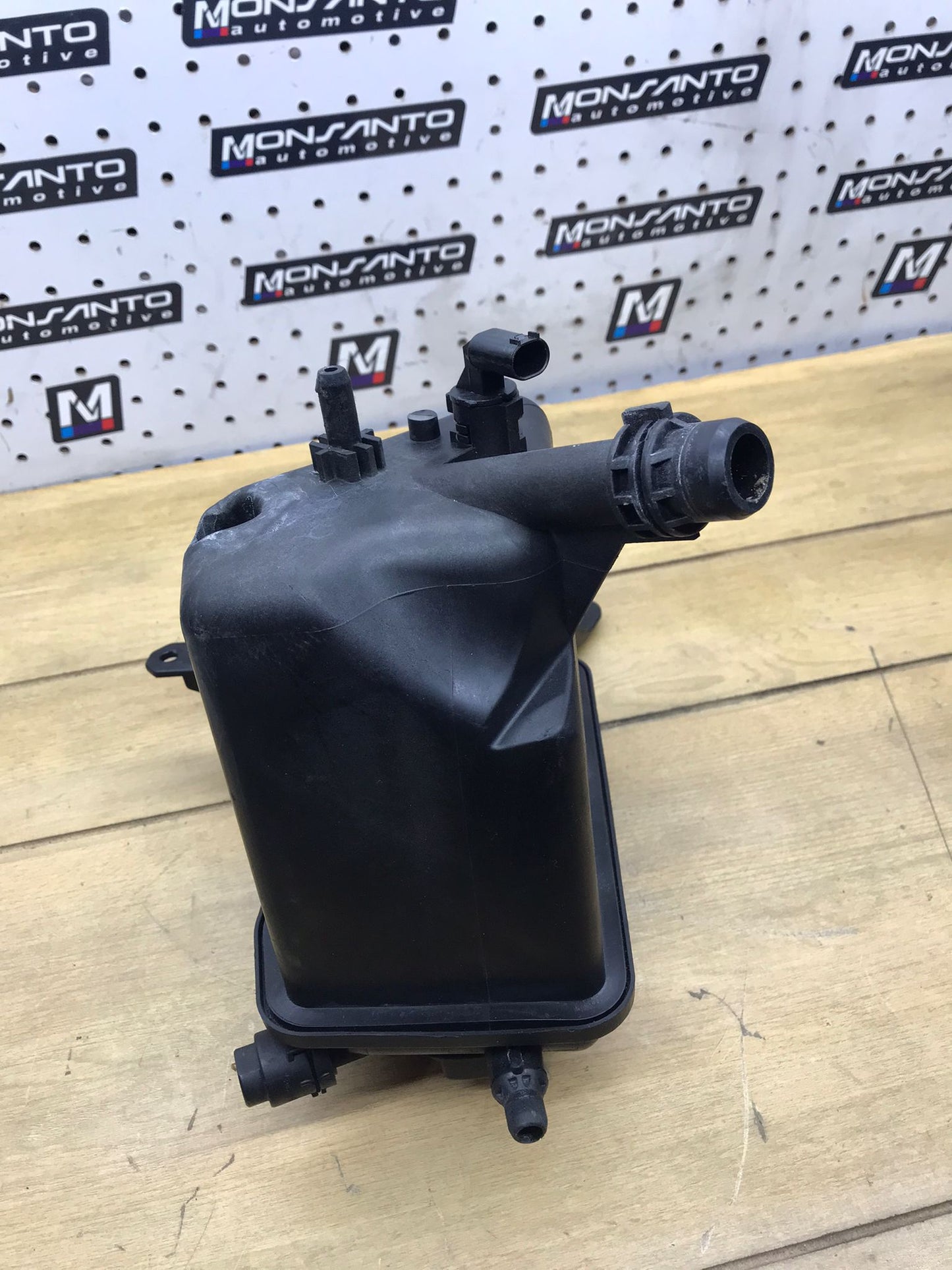 RADIATOR OVERFLOW TANK W/CAP FOR BMW 525I 528I 530I 535I 545I 550I E60 SKU 1652