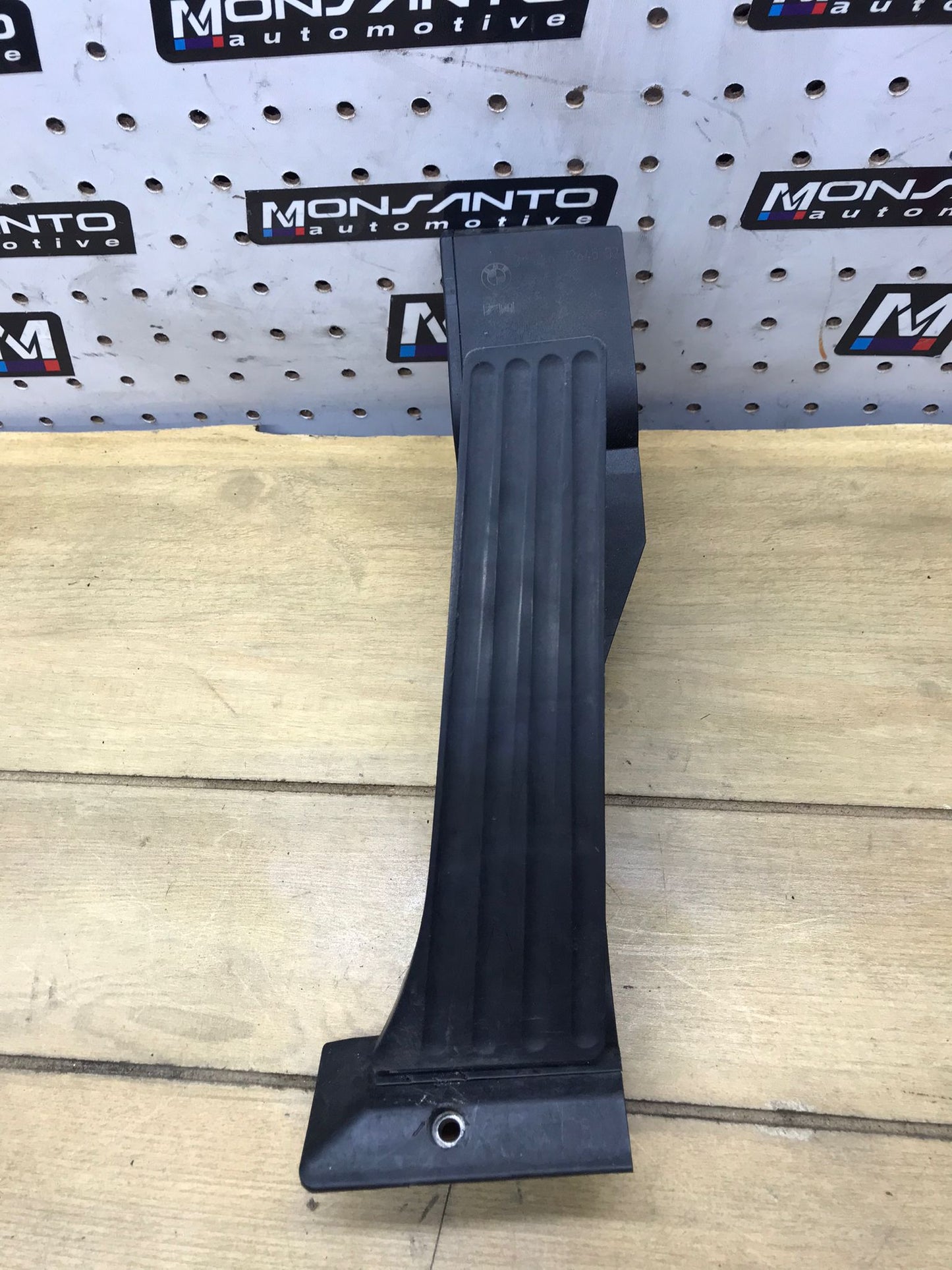 BMW E60 E90 E92 F10 FLOOR GAS ACCELERATOR FOOT PEDAL LEVER MODULE SENSOR OEM SKU 1659