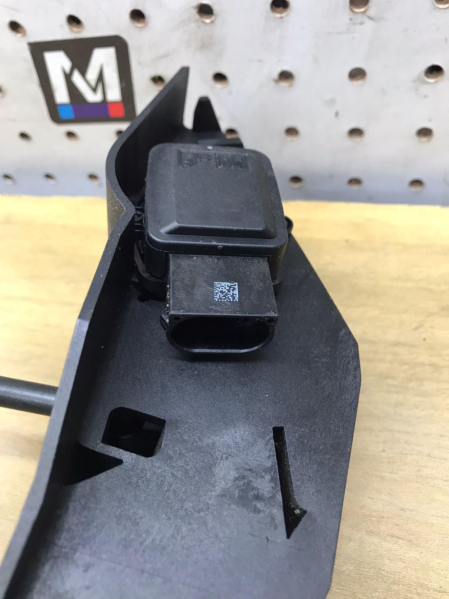 BMW E60 E90 E92 F10 FLOOR GAS ACCELERATOR FOOT PEDAL LEVER MODULE SENSOR OEM SKU 1659