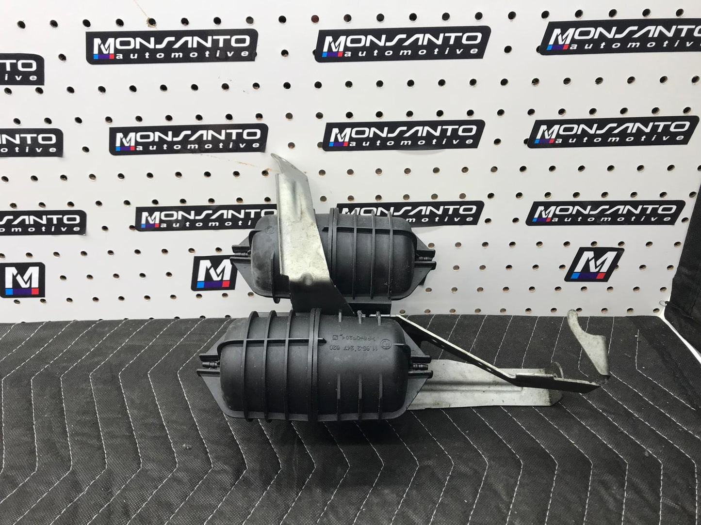08-13 BMW E88 E90 135I 335I TURBO VACUUM TANK RESERVOIR BRACKET PAIR SET OEM SKU 509