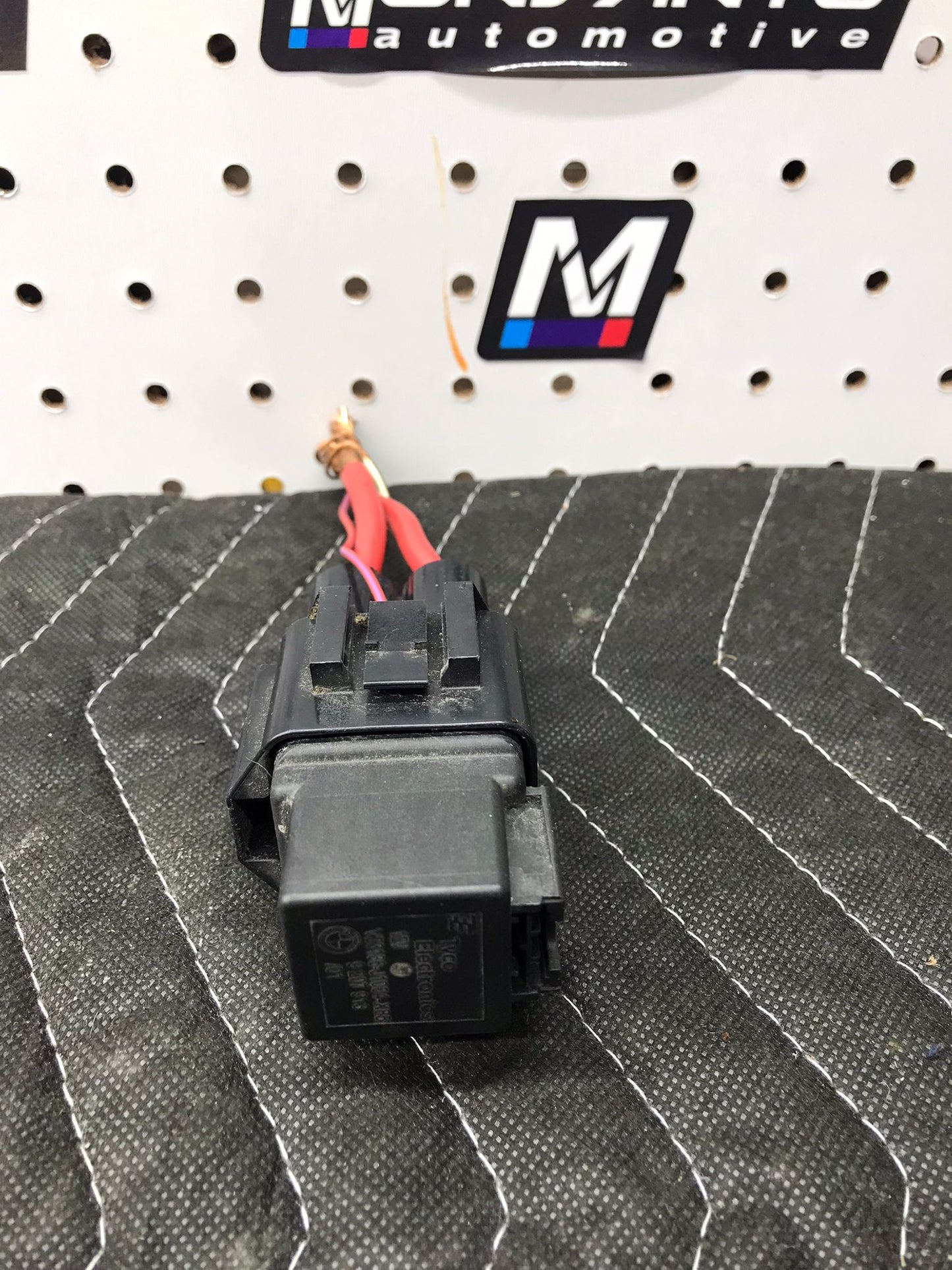 2011-2017 BMW X3 X4 ENGINE BLOWER FAN RELAY PLUG CONNECTOR SOCKET OEM SKU 517