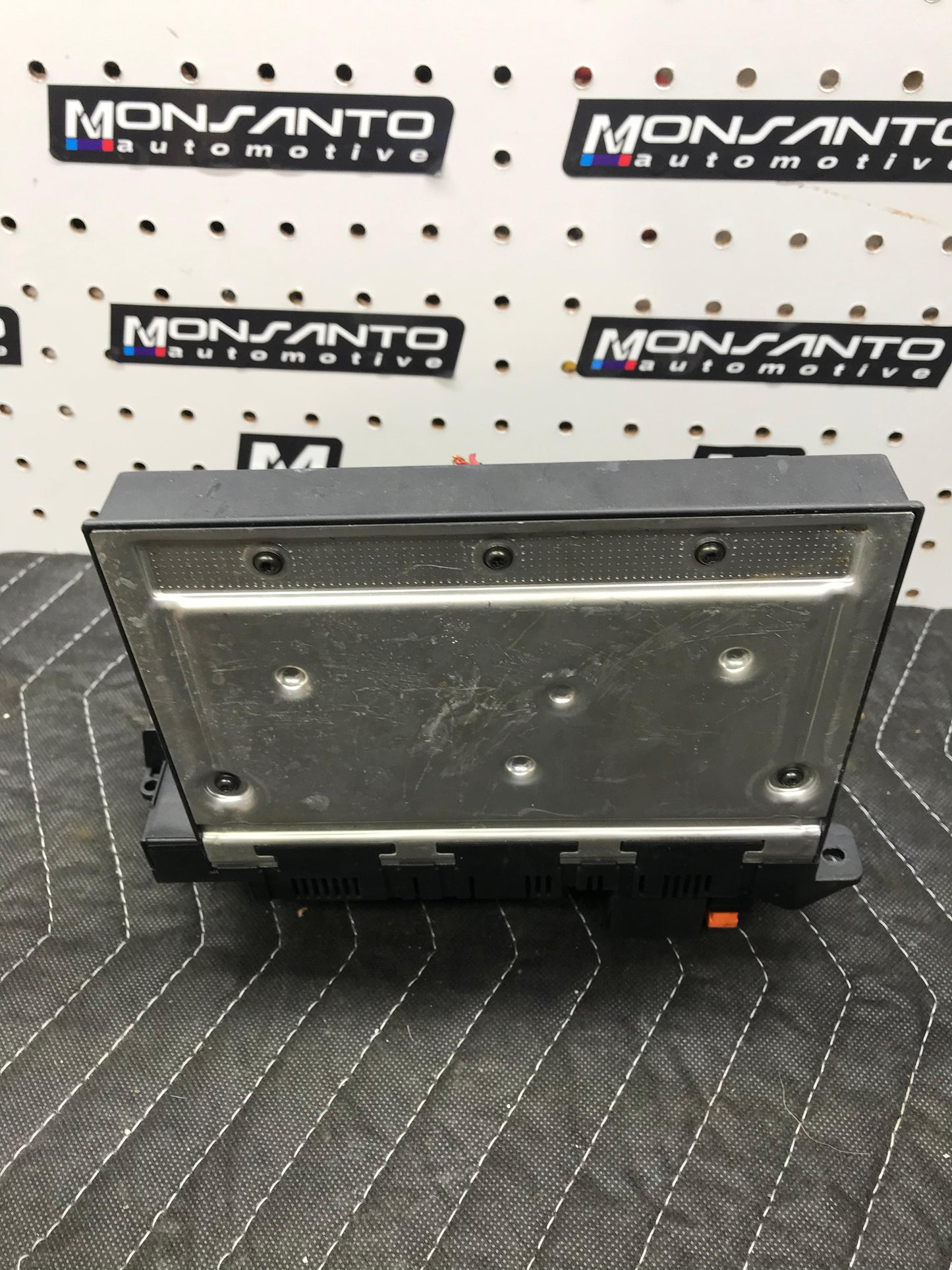 03-11 MERCEDES BENZ E320 FRONT FUSE BOX SAM COMPUTER SKU 588