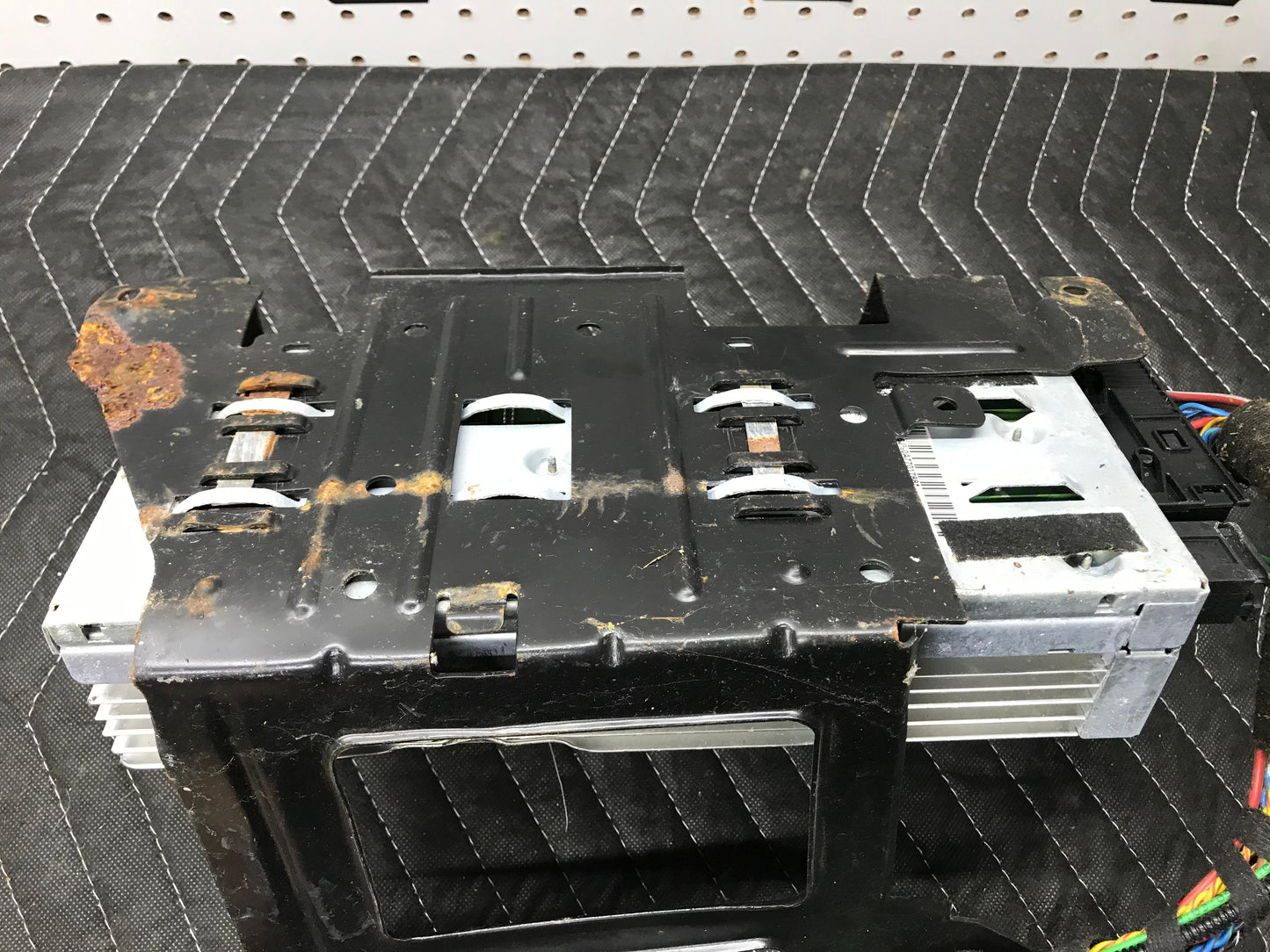 AUDIO EQUIPMENT RADIO AMPLIFIER LOGIC 7 HS7506 FITS 2006 BMW M5 E60 OEM SKU 613