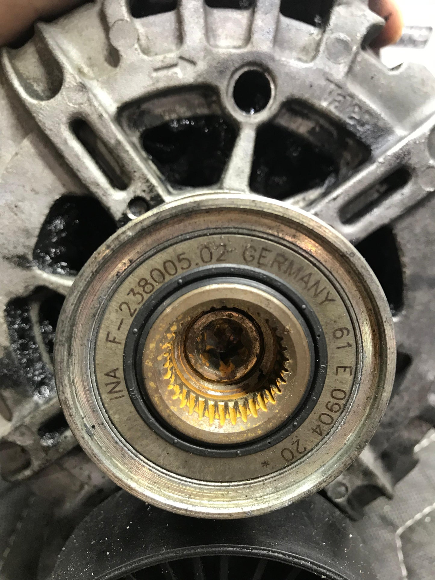 BMW 528XI 2009 E60 ALTERNATOR OEM