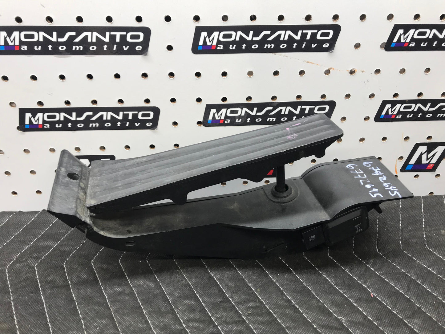 06-10 BMW 650I E64 E63 GAS FUEL PEDAL ACCELERATOR SKU 724