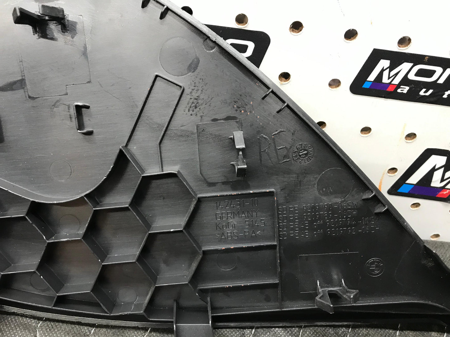 LEFT DRIVER SIDE DASHBOARD DASH END COVER TRIM SCHWARTZ OEM 11-16 BMW 528I F10 SKU 737