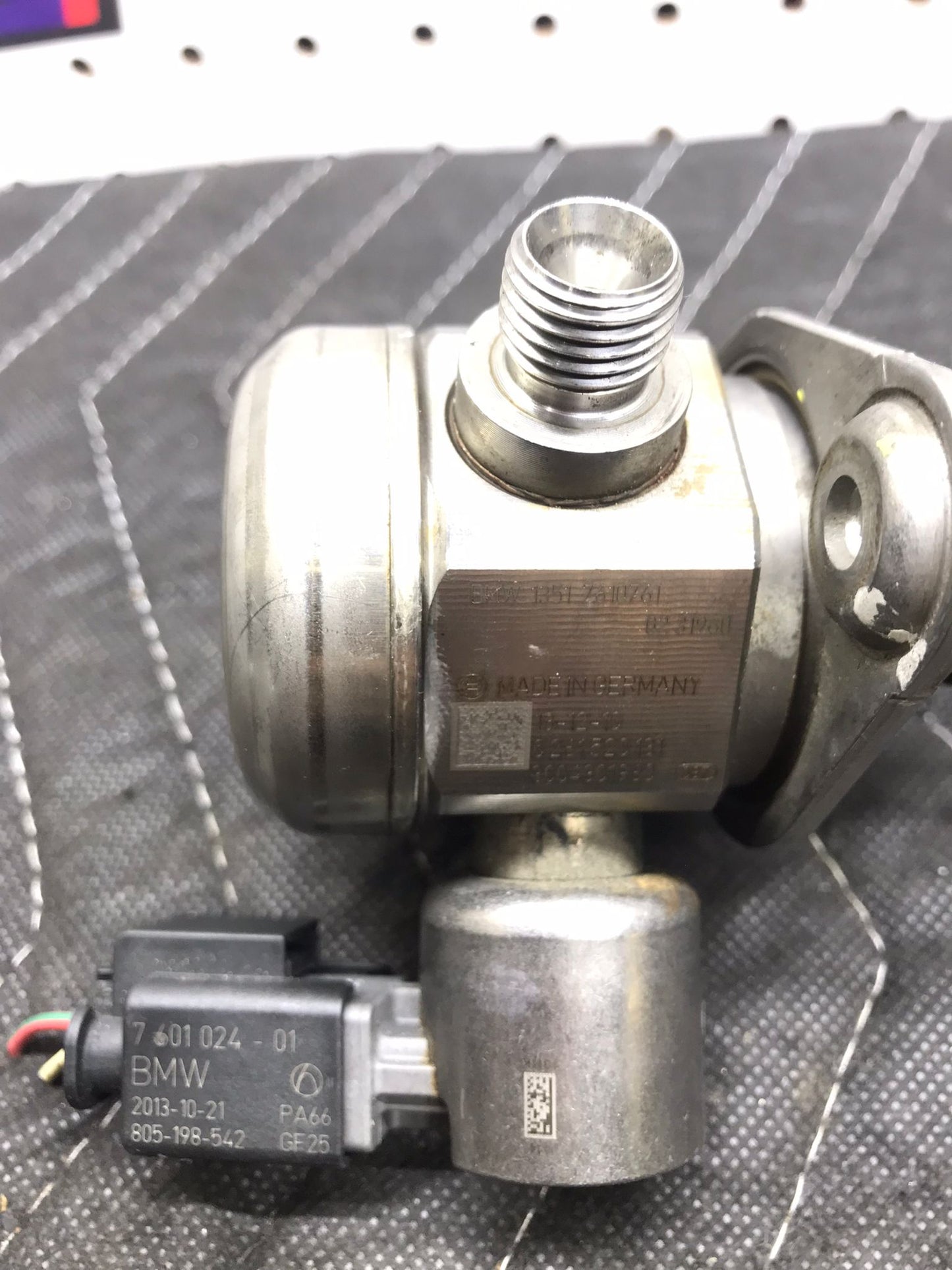 ENGINE N55 HPFP HIGH PRESSURE FUEL PUMP 11-15 OEM BMW E88 E92 F30 F10 F25 X3 X6 SKU 1055