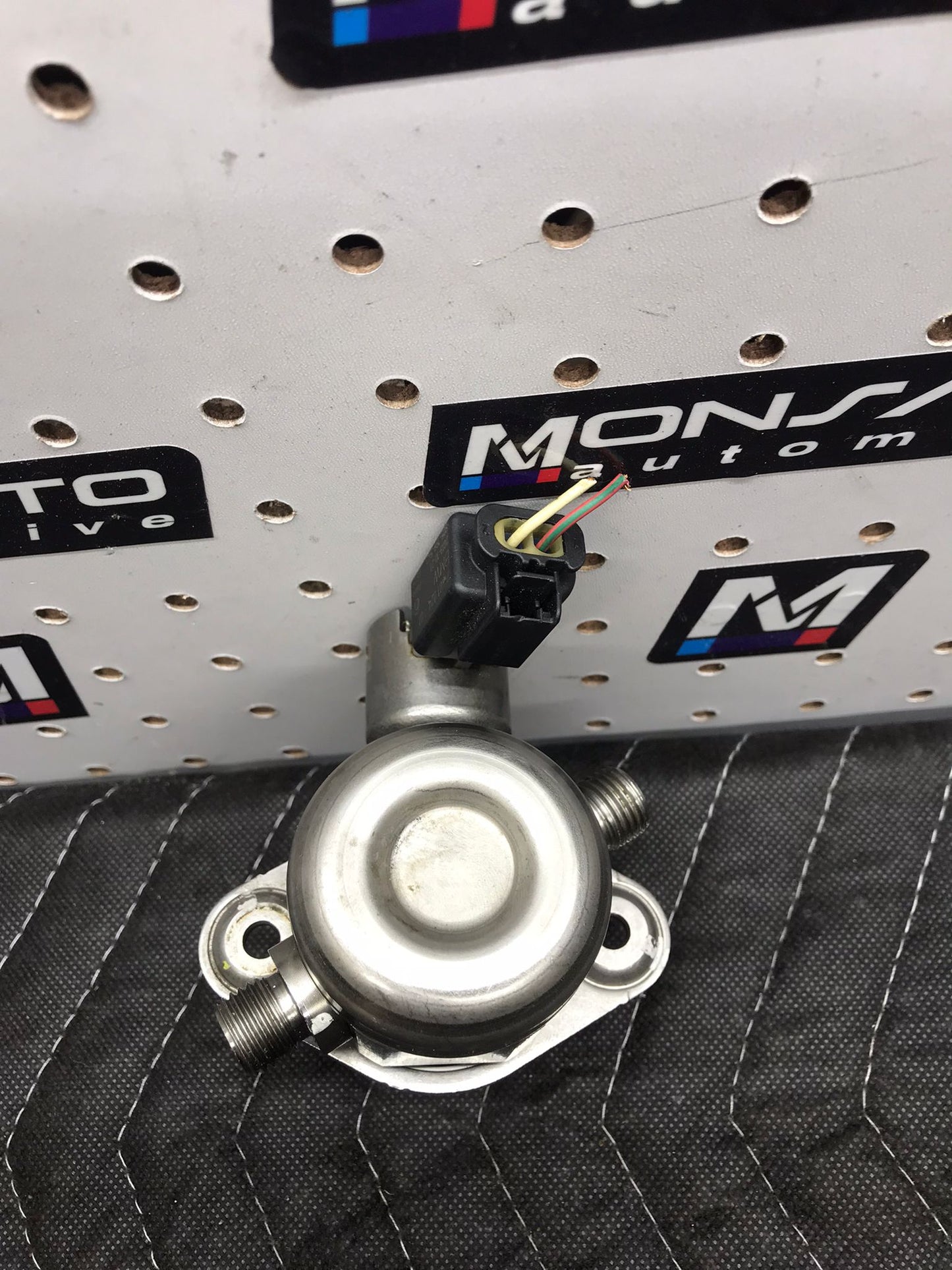 ENGINE N55 HPFP HIGH PRESSURE FUEL PUMP 11-15 OEM BMW E88 E92 F30 F10 F25 X3 X6 SKU 1055