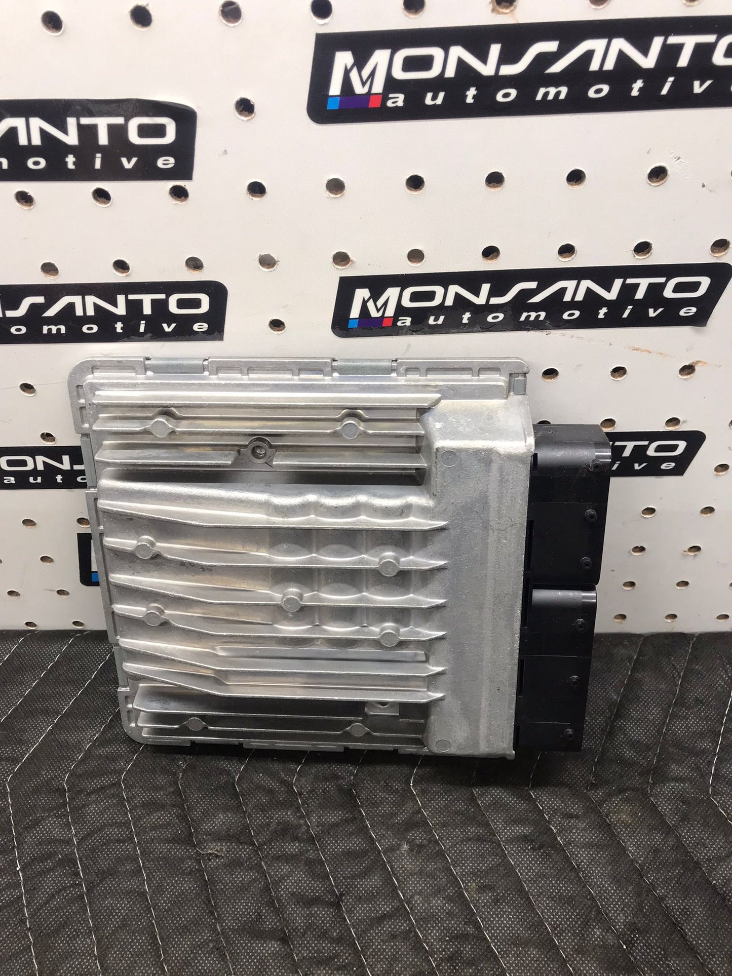 DME CAS 2 AND KEY ECU 2006 2007 BMW 325I 330I SKU 1062