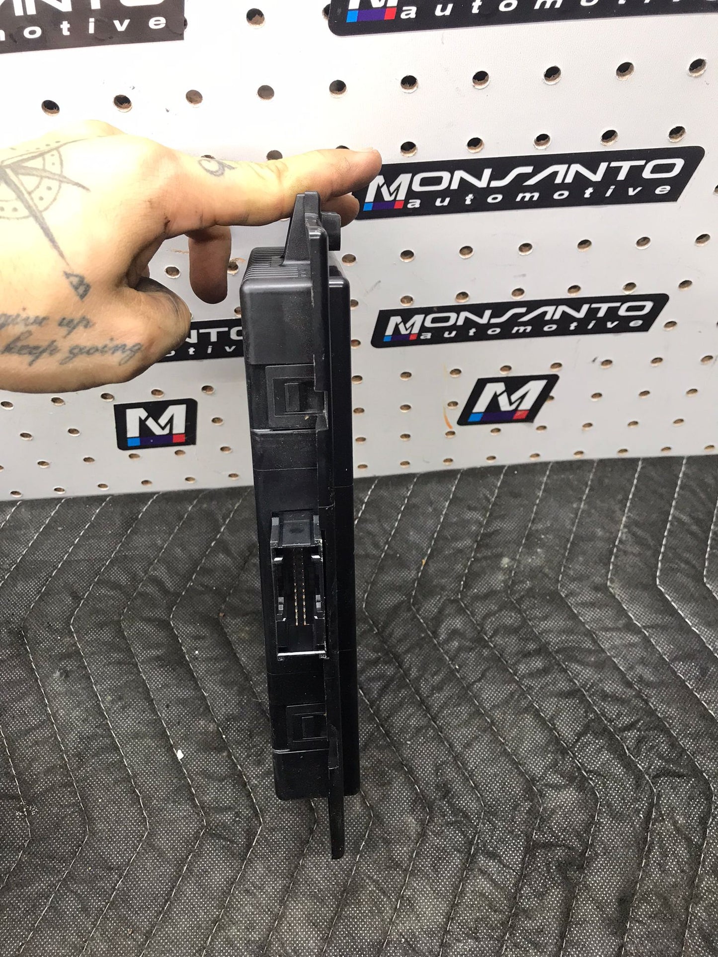 BMW E87 E90 E91 PL2 FRMFA FOOTWELL MODULE HEADLIGHT CONTROL MODULE SKU 1068