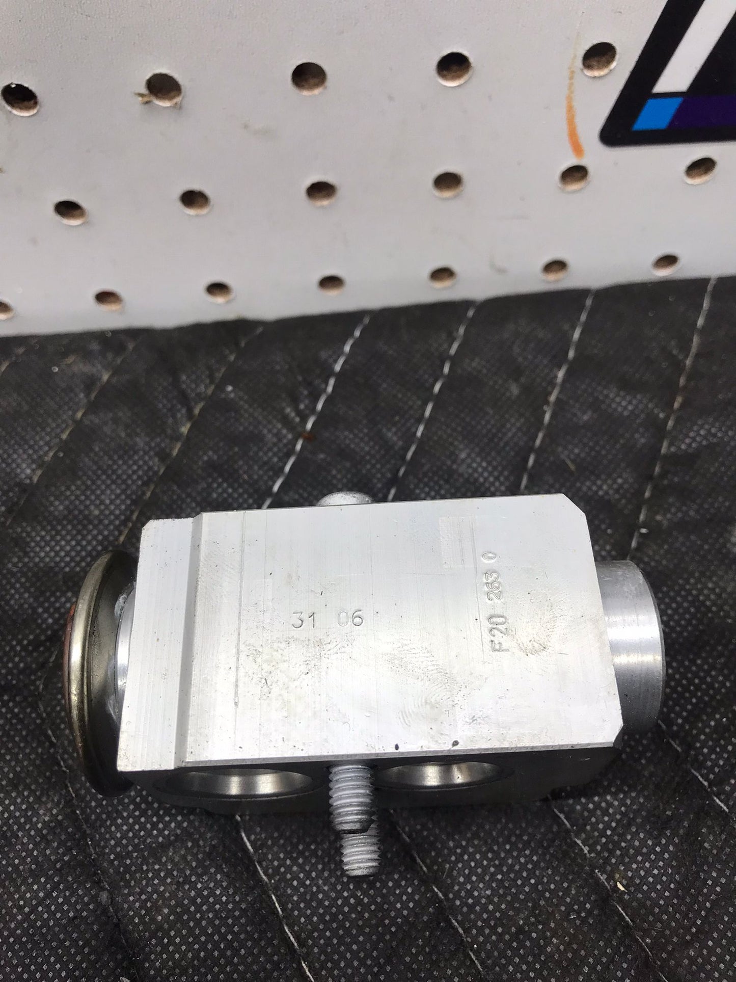 A/C EVAPORATOR AIR CONDITIONING EXPANSION VALVE OEM 07-13 BMW E90 E91 E92 E93 SKU 1069