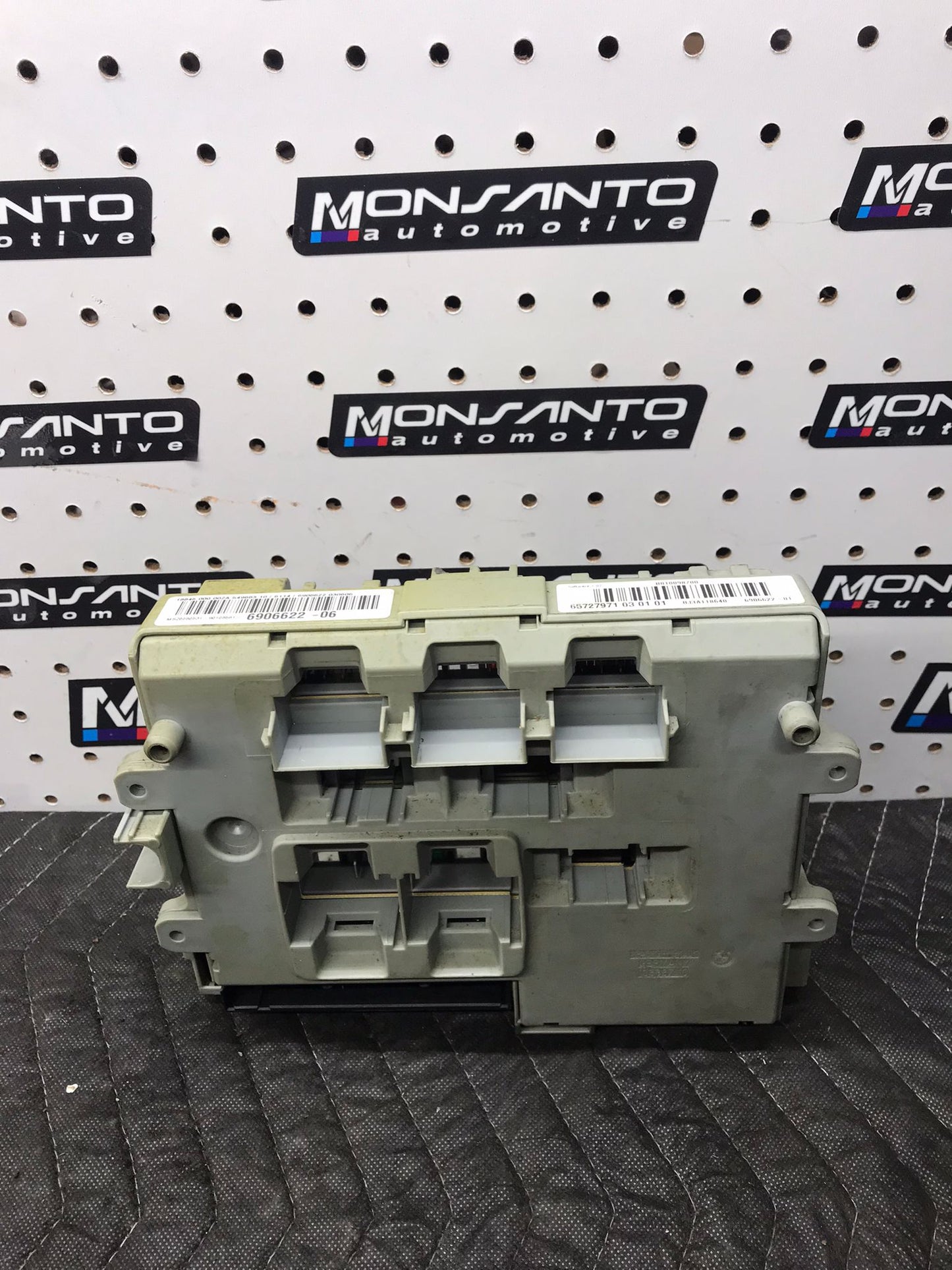 ENGINE FRONT POWER DISTRIBUTION FUSE BOX BMW 3 SERIES E90 E91 E92 M57 SKU 1073