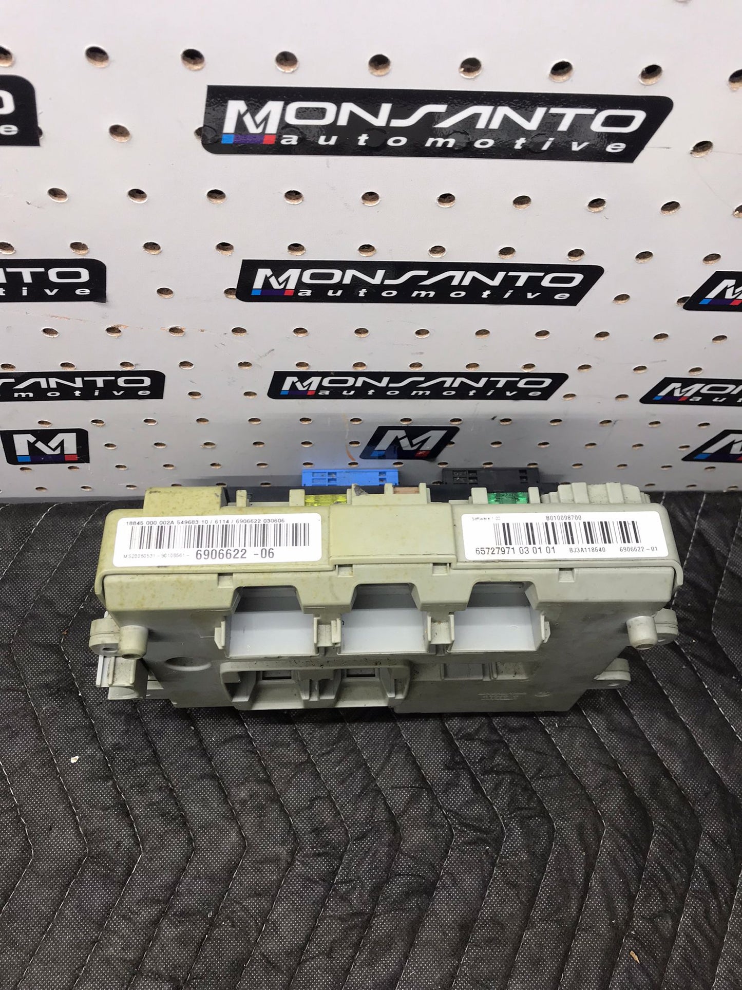 ENGINE FRONT POWER DISTRIBUTION FUSE BOX BMW 3 SERIES E90 E91 E92 M57 SKU 1073
