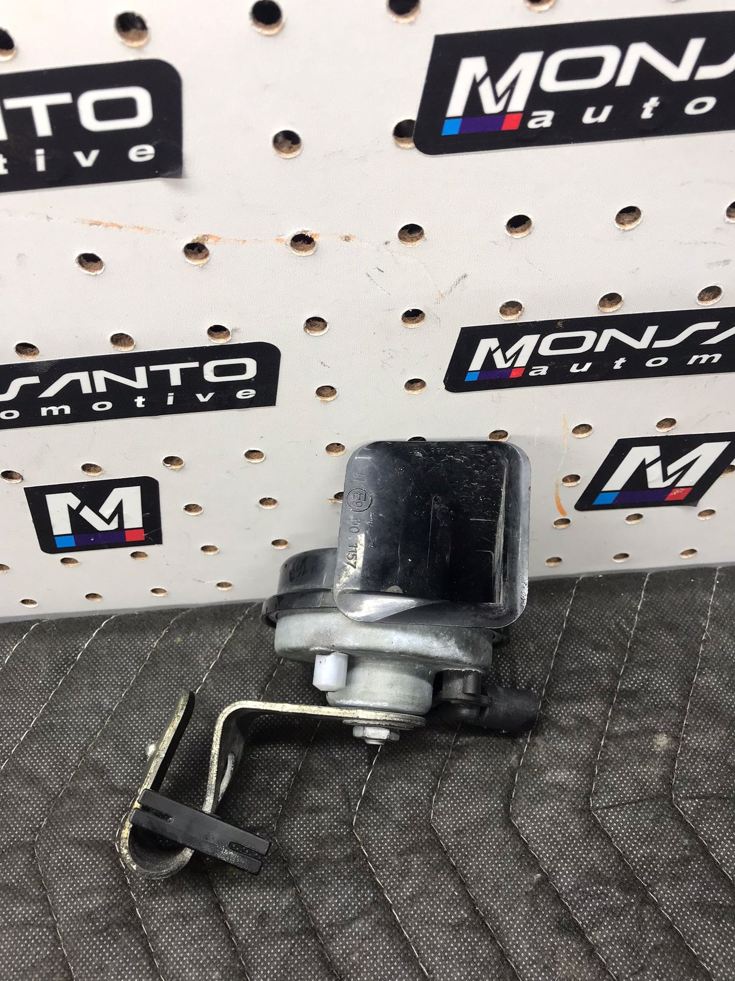 LOW HIGH HORN SIREN RIGHTOEM BMW 128I SERIE 1 E88 SKU 1096
